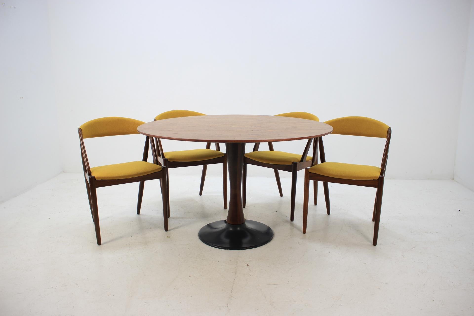 Mid-20th Century 1960 Set of Four Kai Kristiansen Model 31 Chairs and Round Teak Table