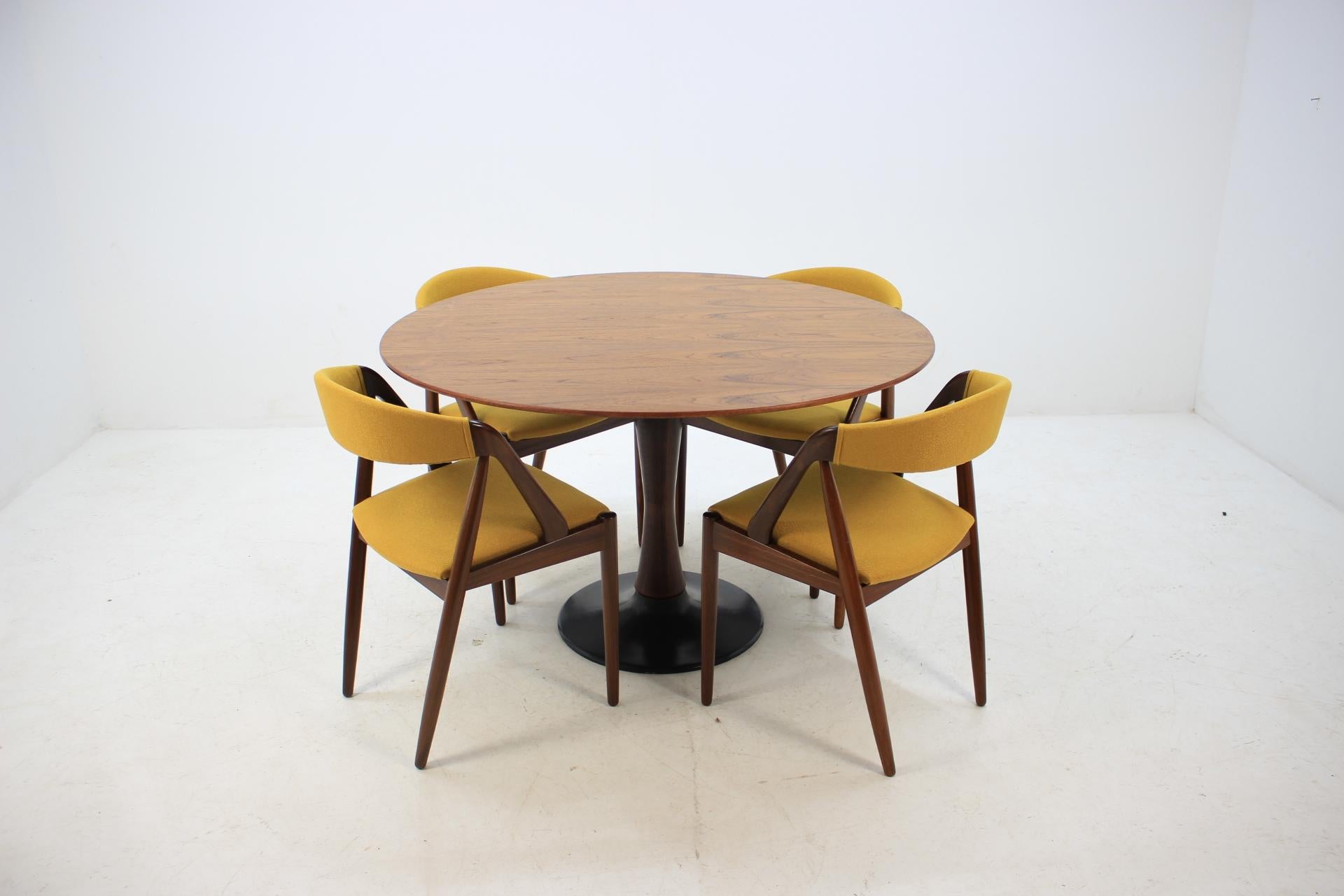 1960 Set of Four Kai Kristiansen Model 31 Chairs and Round Teak Table 2