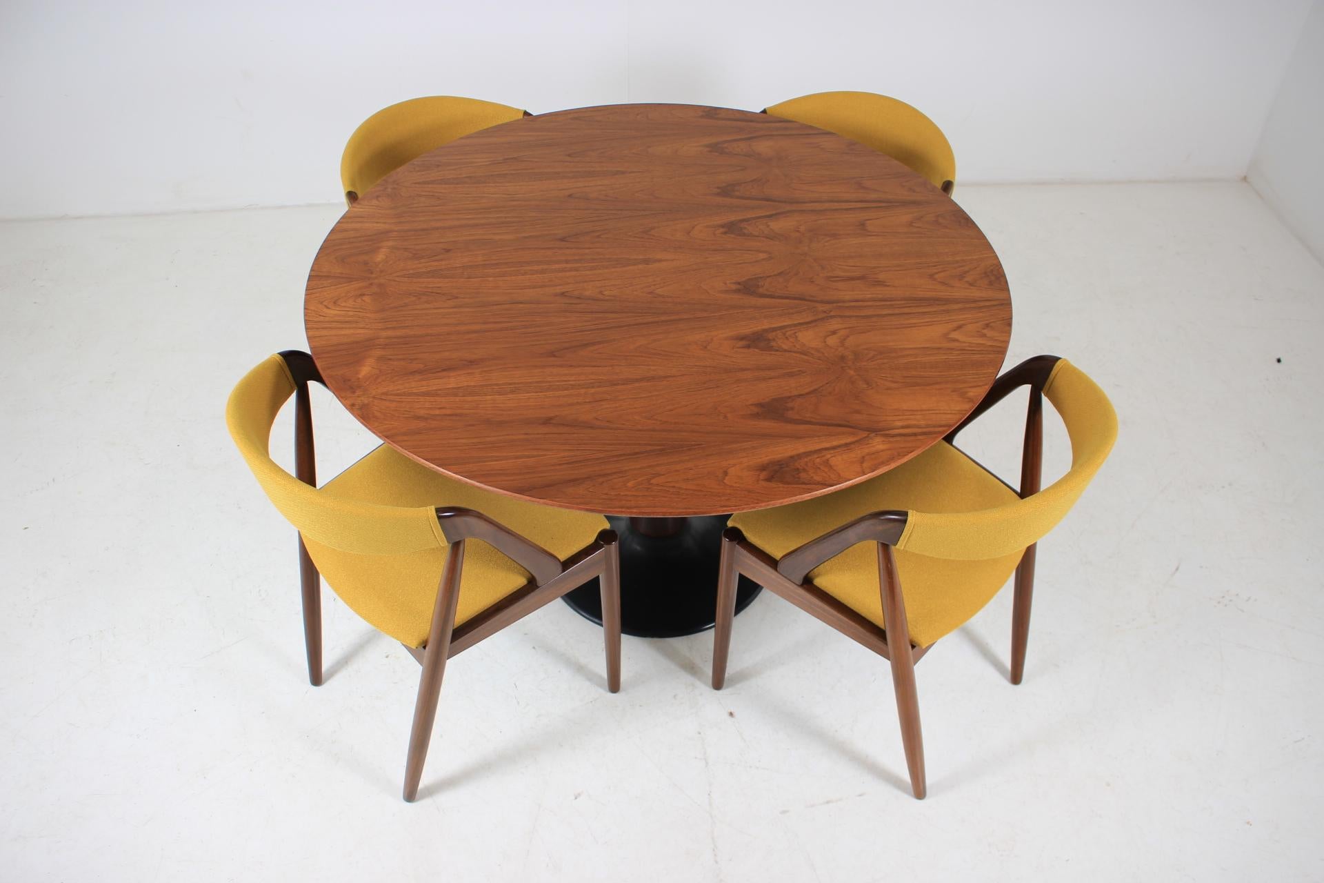 1960 Set of Four Kai Kristiansen Model 31 Chairs and Round Teak Table 3