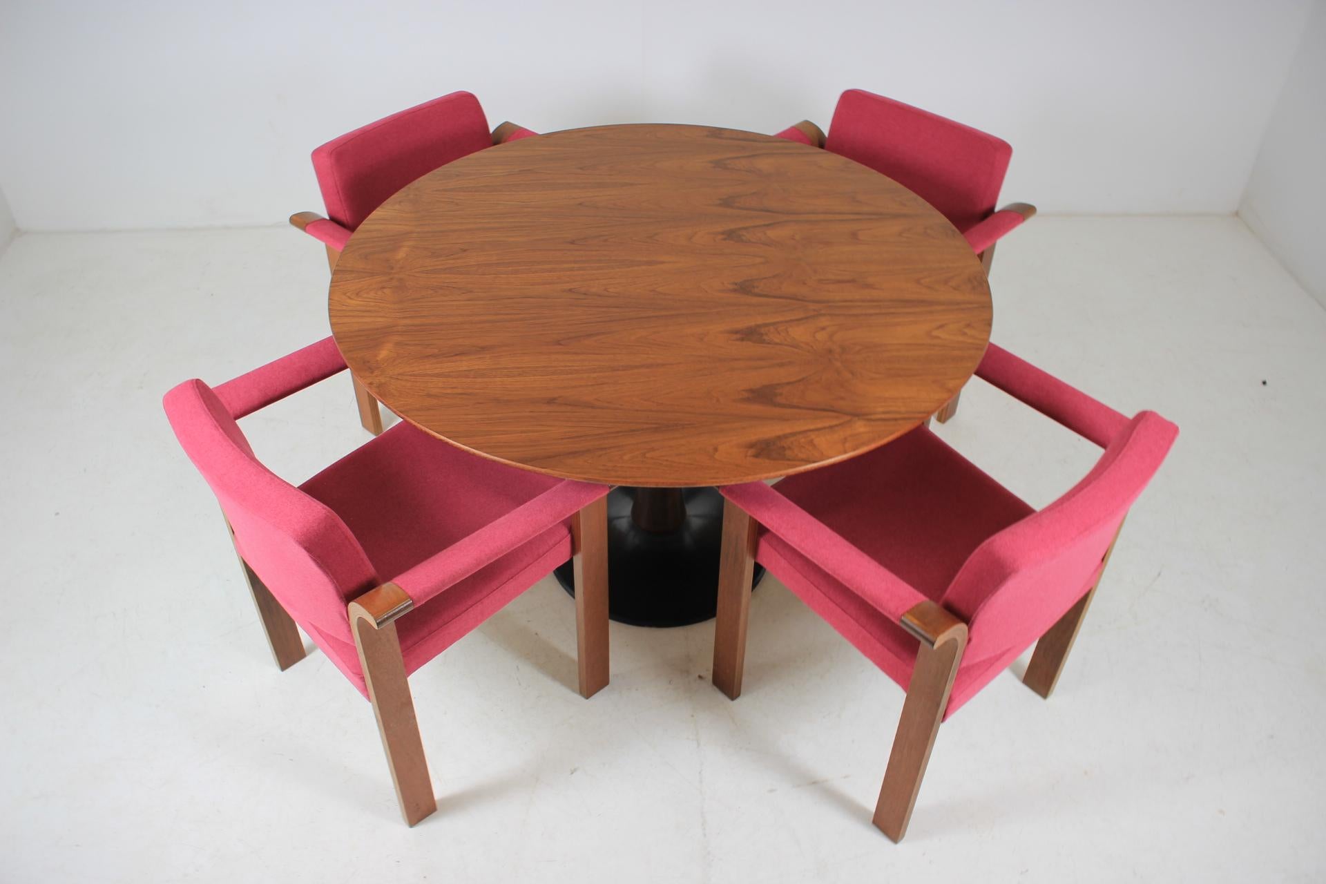 Mid-Century Modern 1960 Set of Four Magnus Olesen Chairs and Round Teak Table