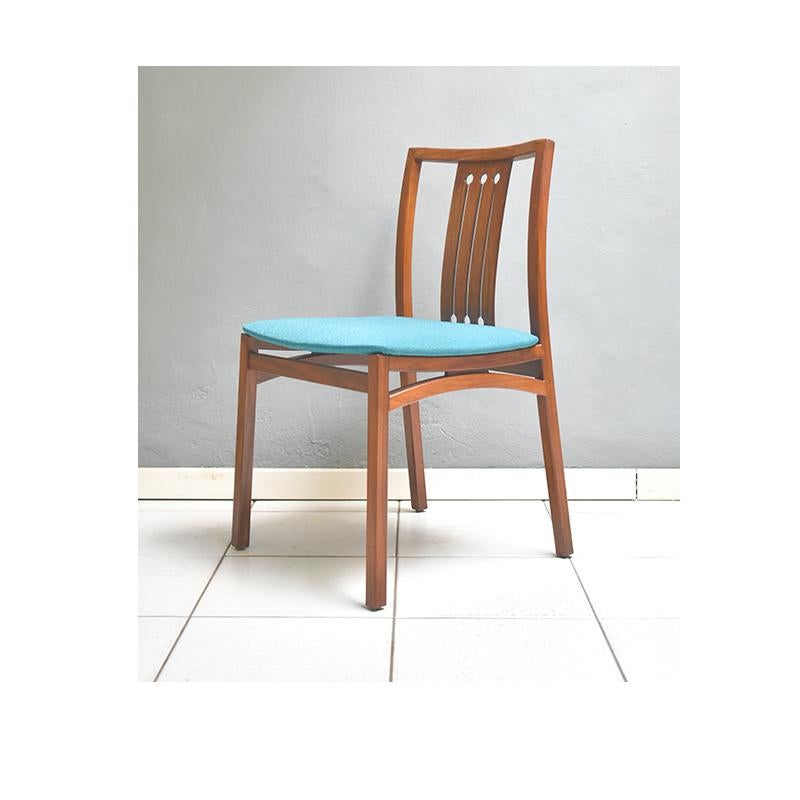 Set of six vintage sixties chairs, Italian manufacture.
They are produced by Riva.
The chairs have a wooden structure with a petrol blue fabric seat.
The structure and upholstery are in very good vintage condition.
The wooden structure is simple and
