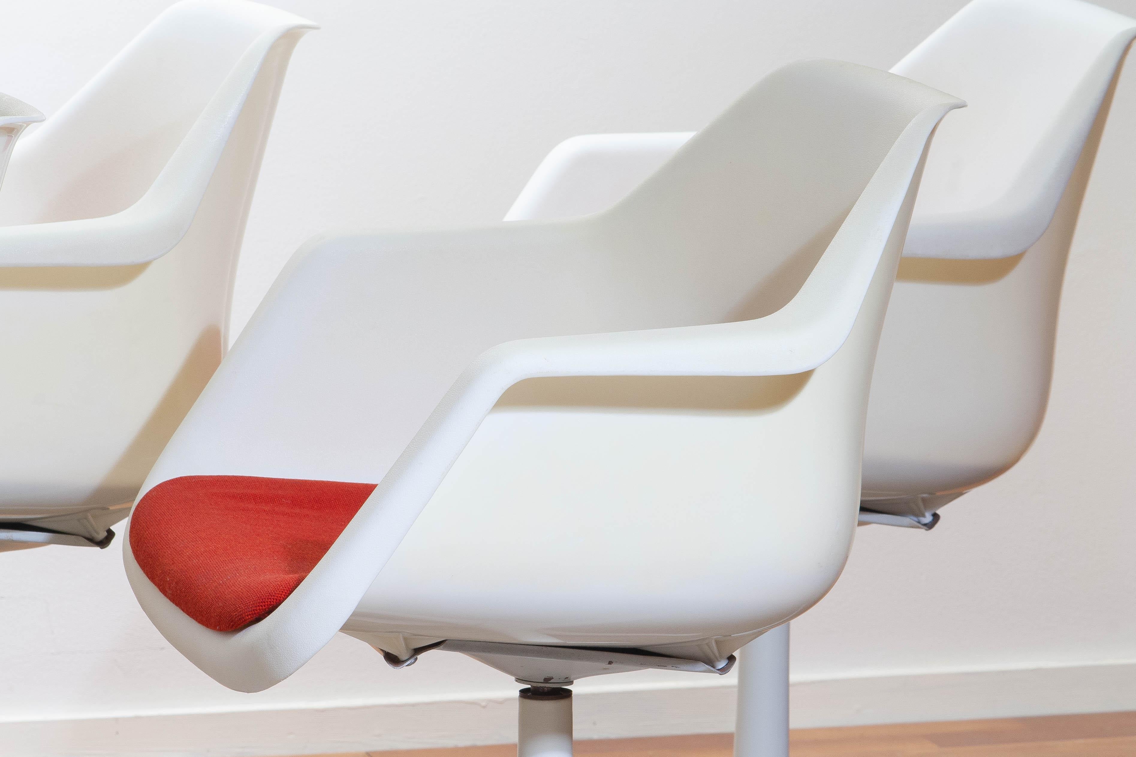 1960, Set of Six White Swivel Chair by Robin Day for Hille, France 4