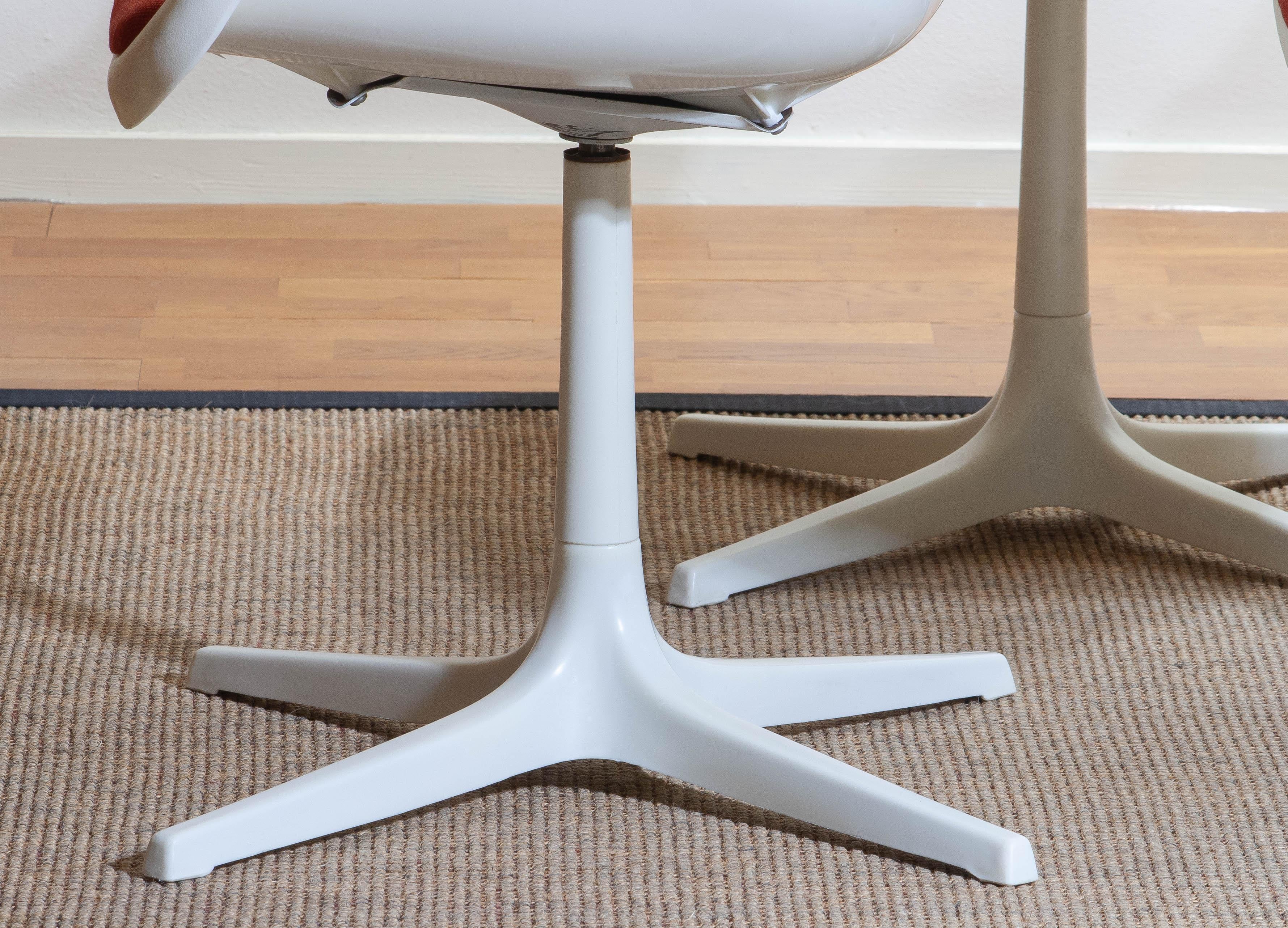 1960, Set of Six White Swivel Chair by Robin Day for Hille, France 5