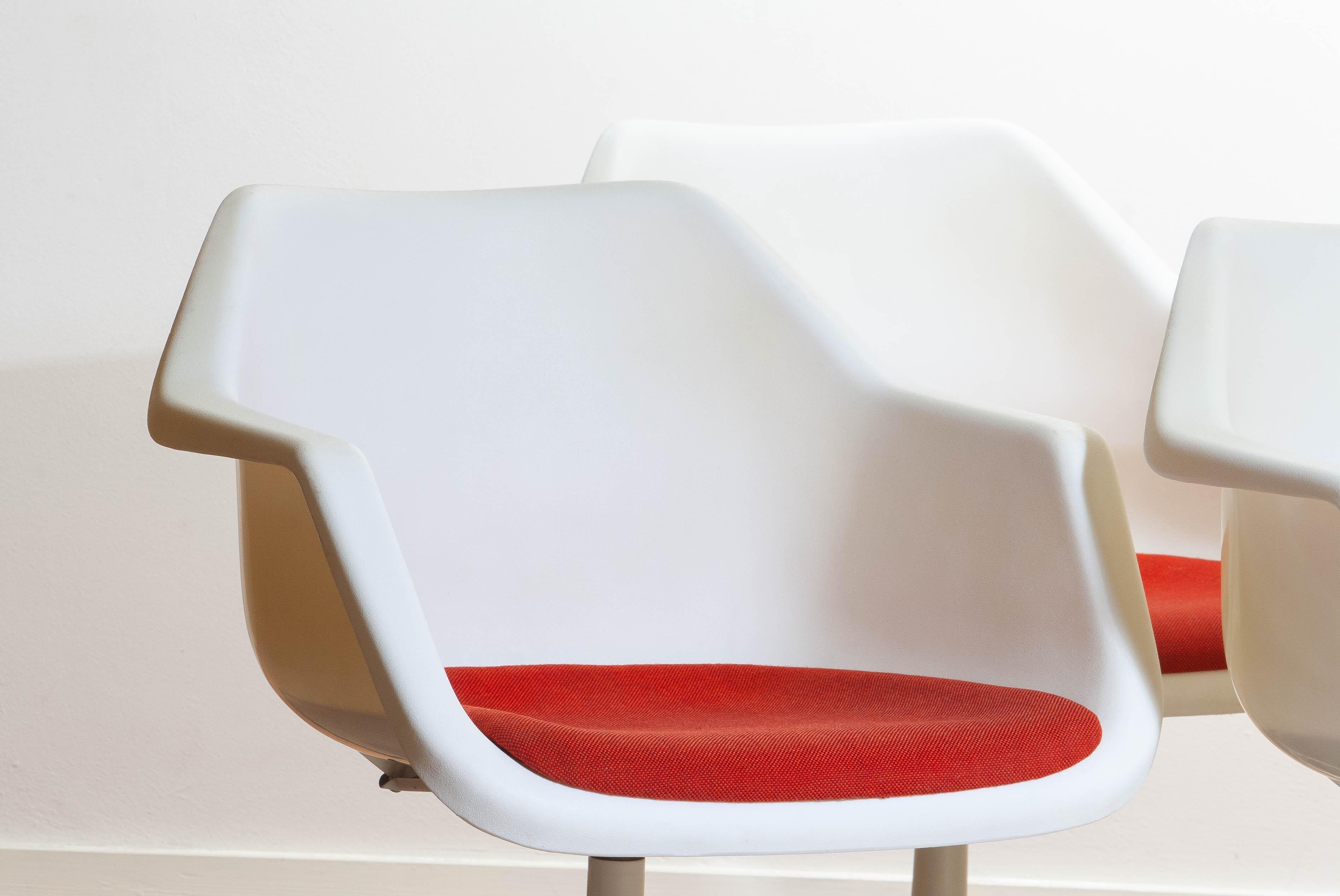 Mid-20th Century 1960, Set of Six White Swivel Chair by Robin Day for Hille, France