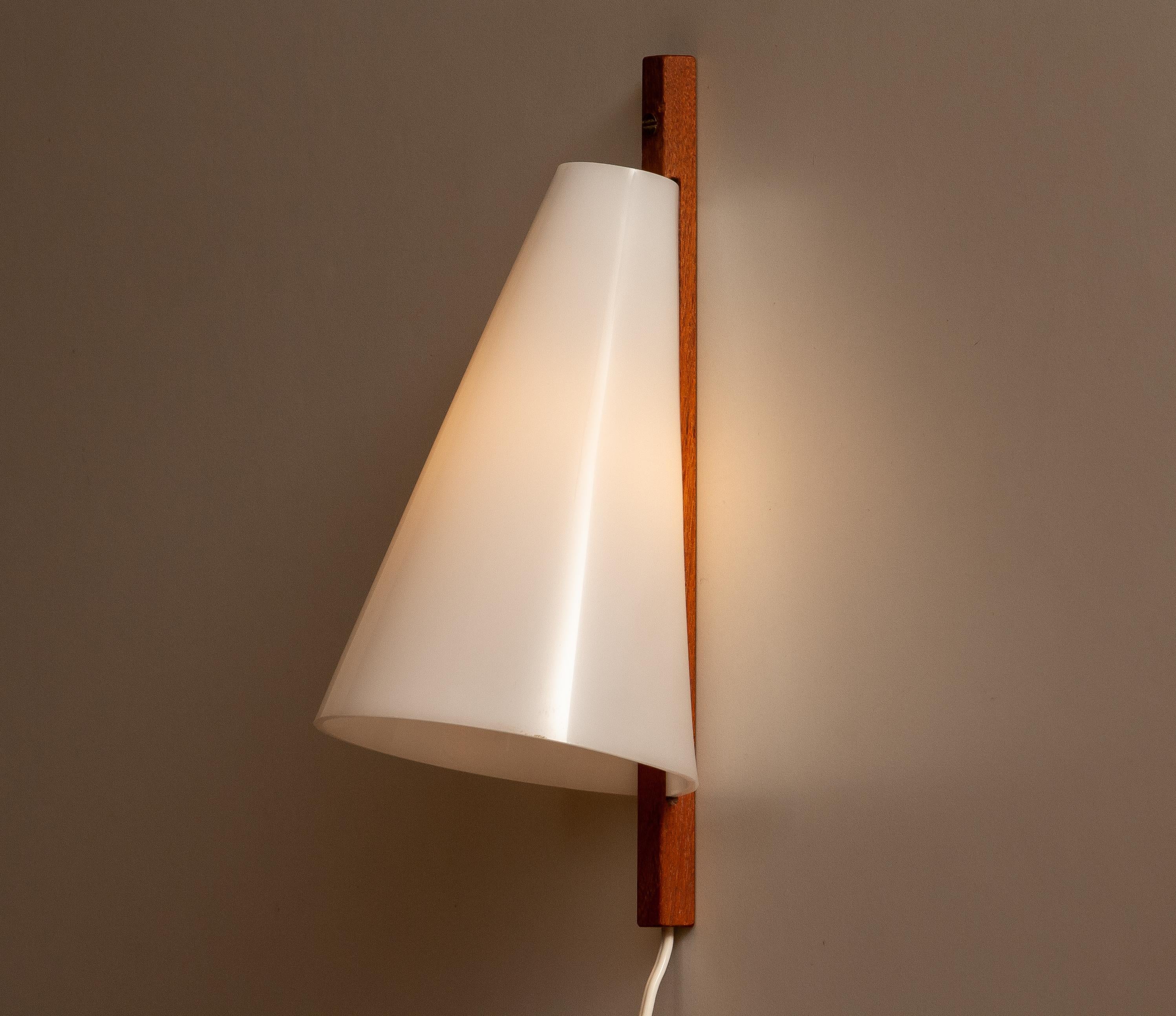 1960 Slim Teak Wall Lights by Uno & Östen Kristiansson for Luxus Vittsjö, Sweden In Good Condition In Silvolde, Gelderland