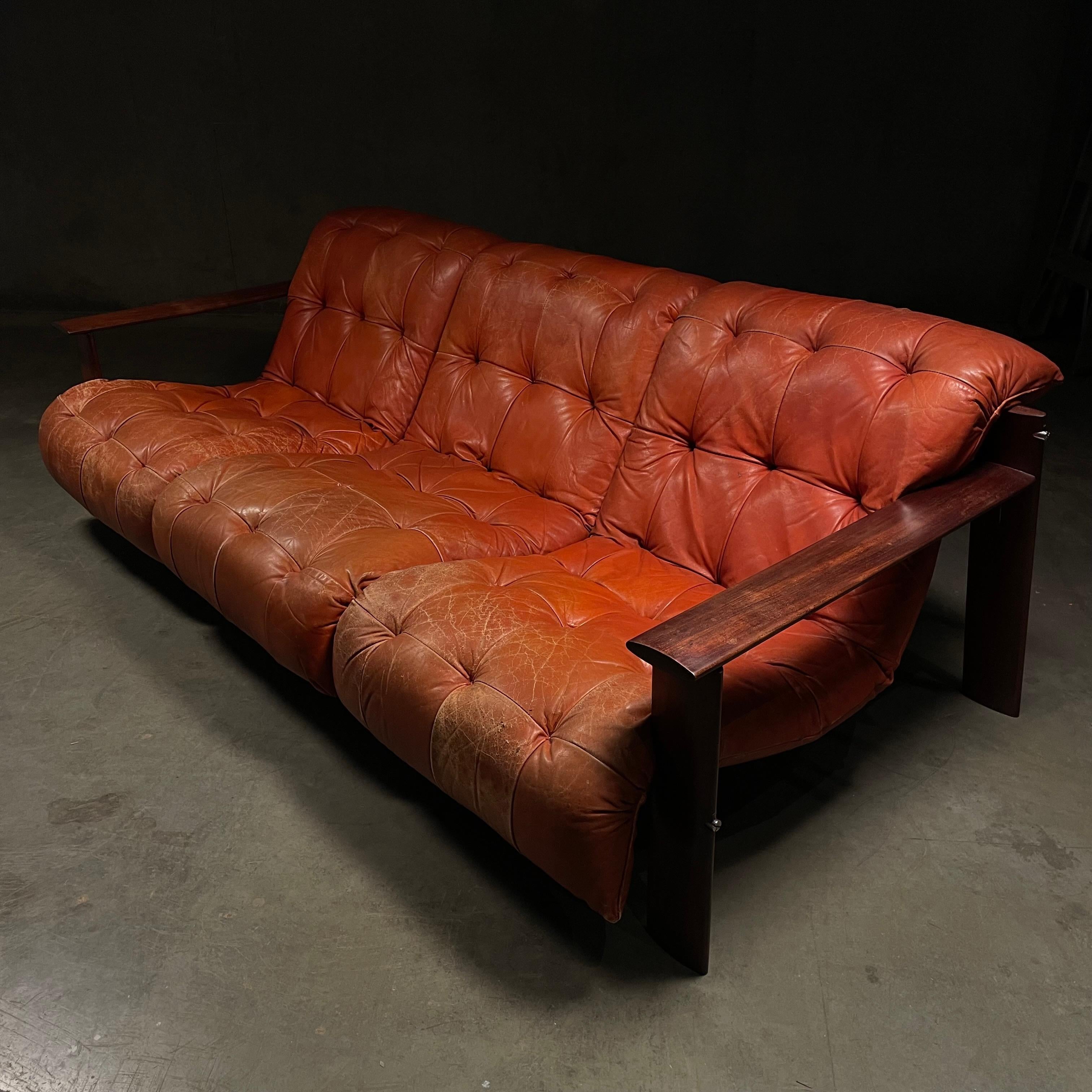 Very nicely shaped lounge sofa designed and manufactured by Percival Lafer, Brazil, 1970. This sofa has a solid rosewood wooden frame and leather upholstery, chrome connections and leather straps support the seating cushion. The cushion is made of