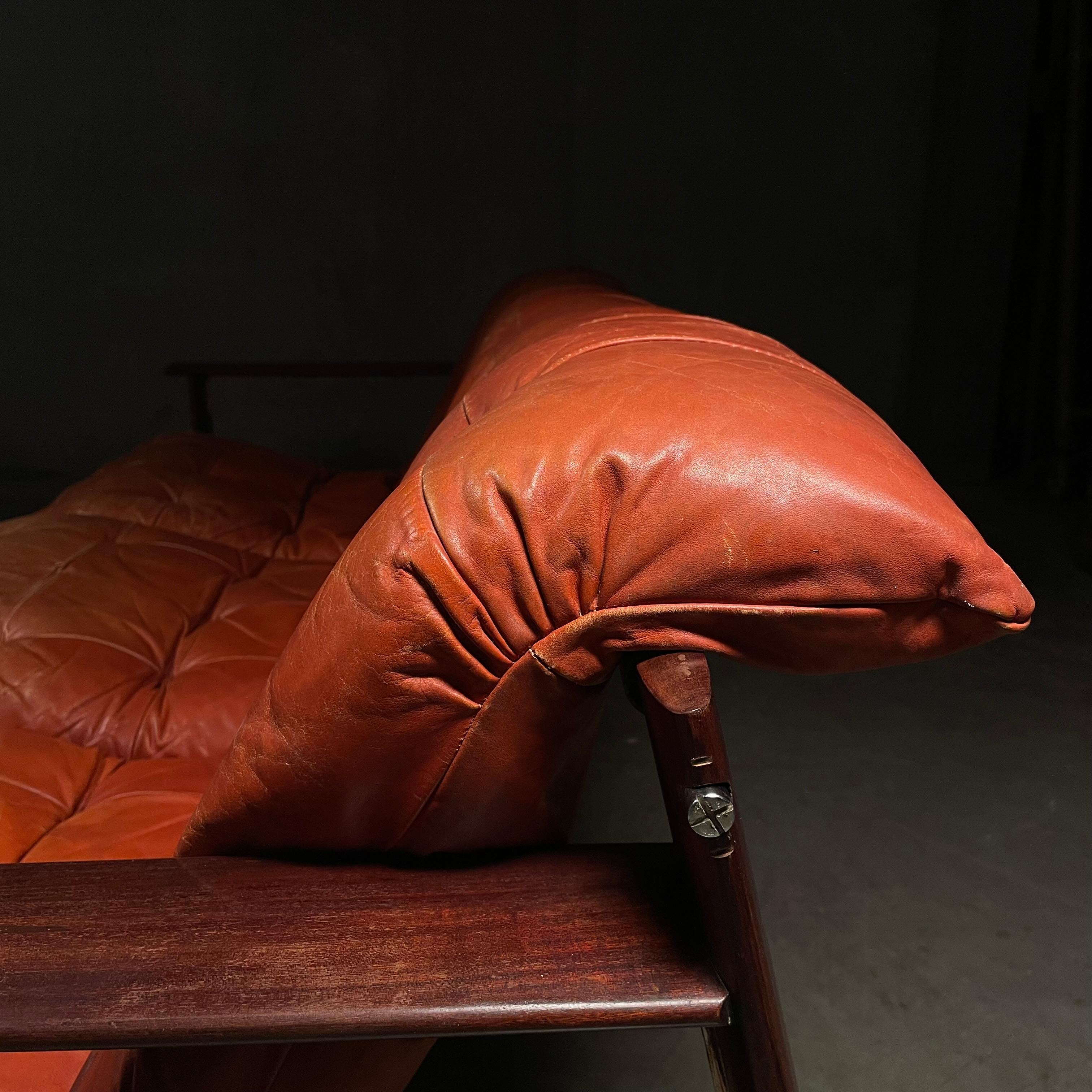 Late 20th Century 1960 Sofa Mp129 Leather tufted  by Percival Lafer For Sale