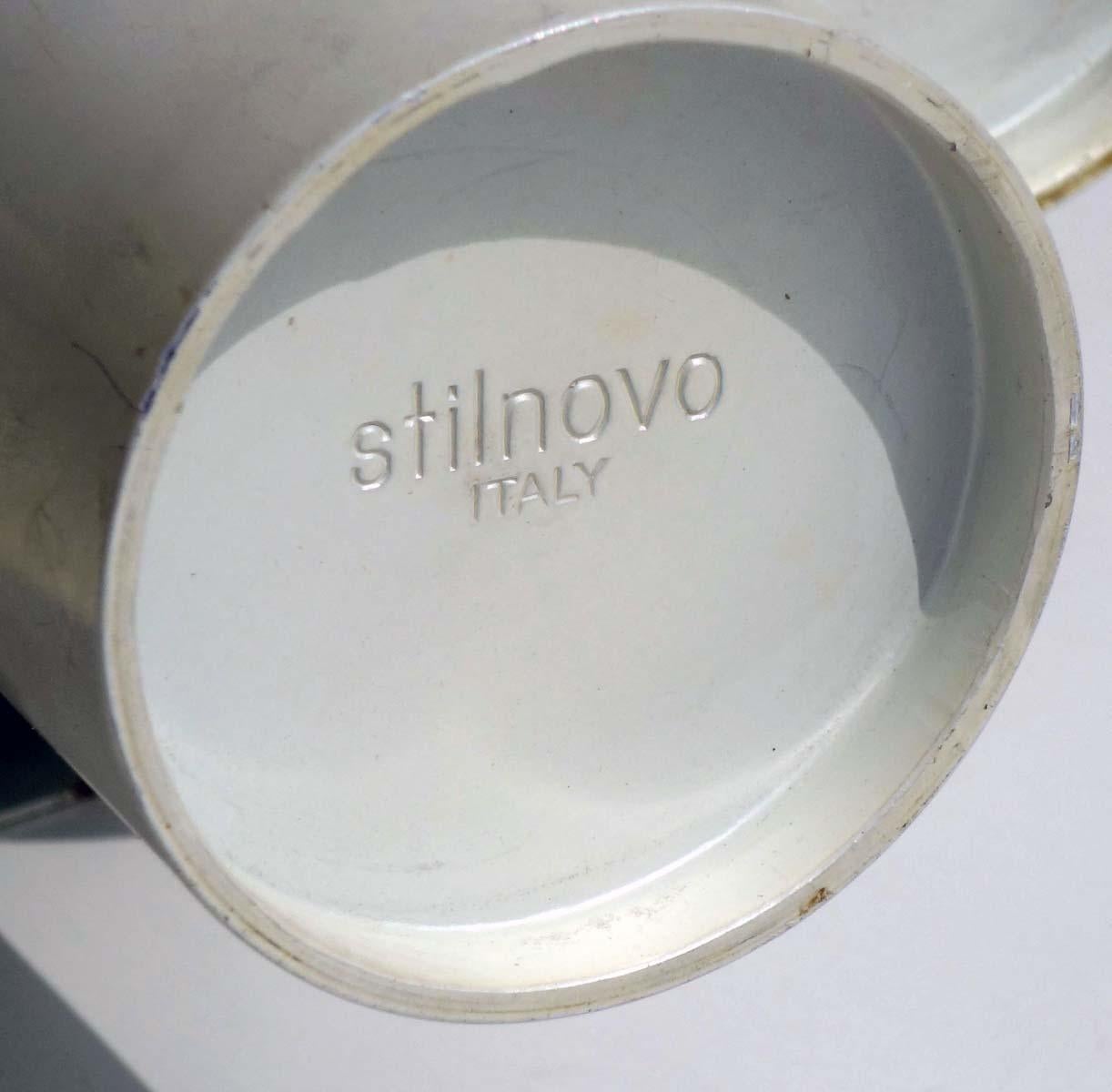 1960er Jahre Stilnovo Design Italienische Wandlampe Weiß Metall Applique (Italian) im Angebot