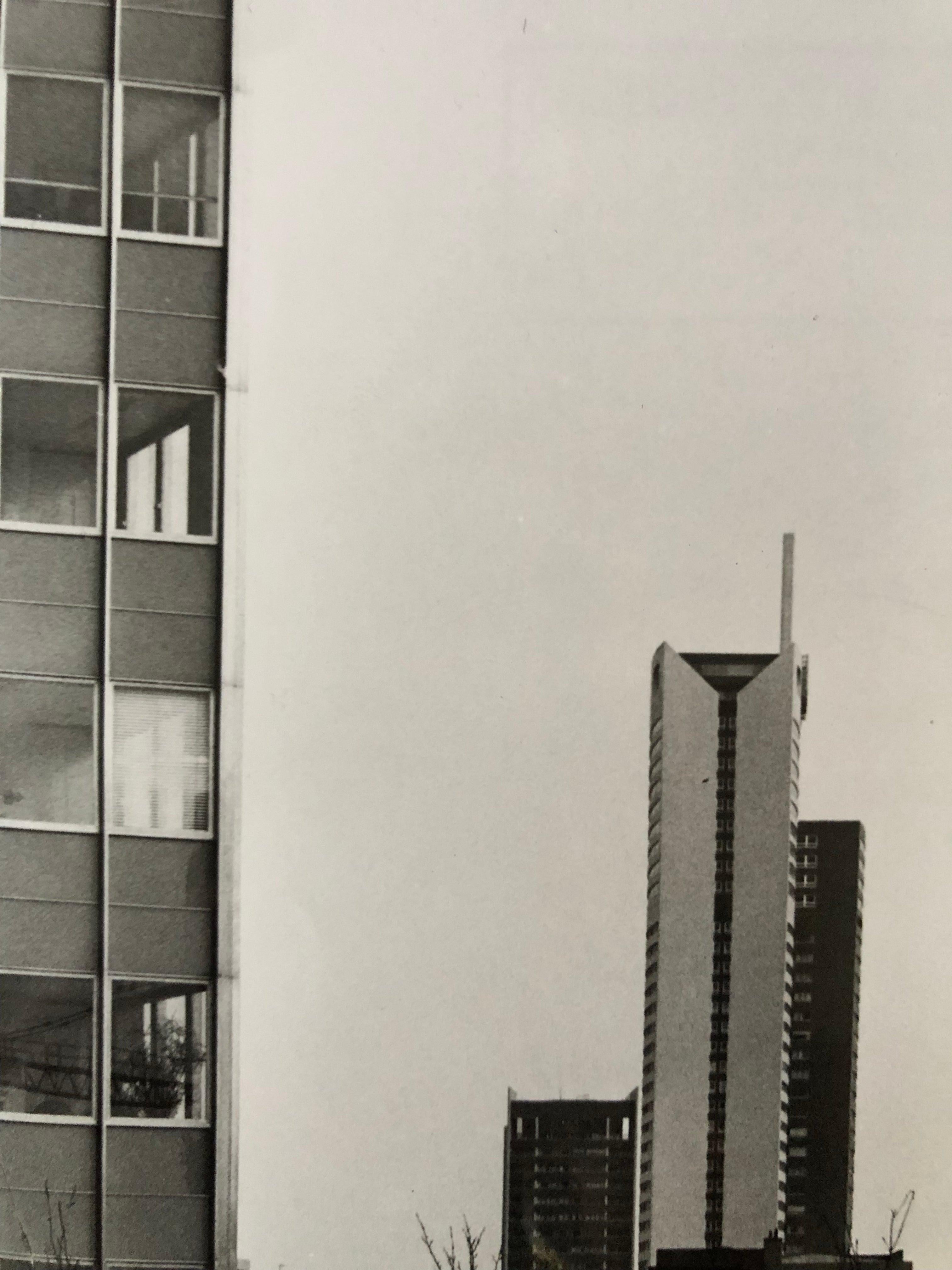 Mid-Century Modern 1960, Système des tours, Paris, Jean Ribière For Sale