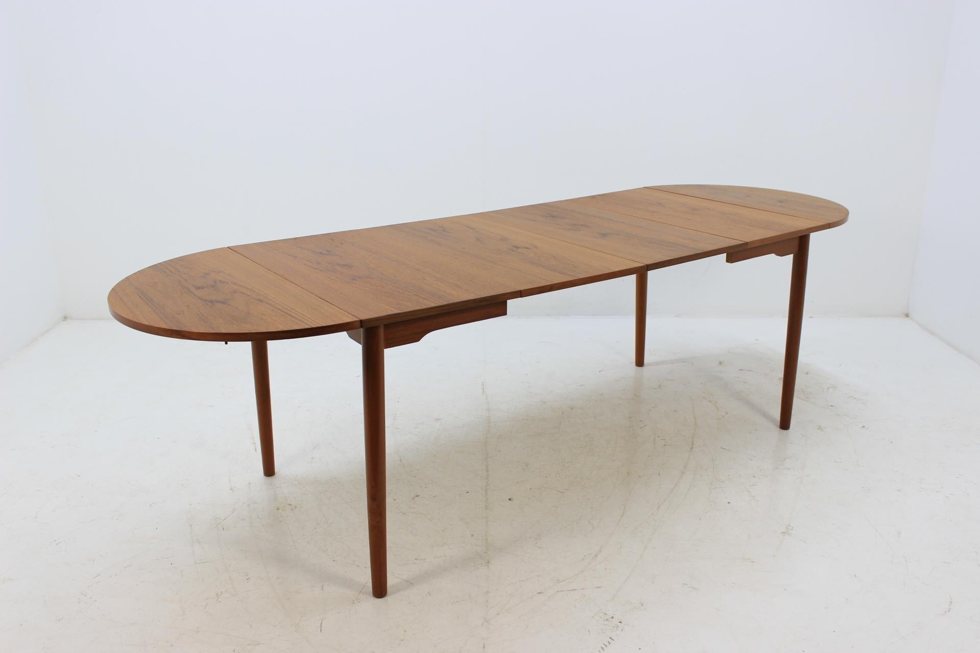 Mid-Century Modern 1960 Teak Extendable Dining Table