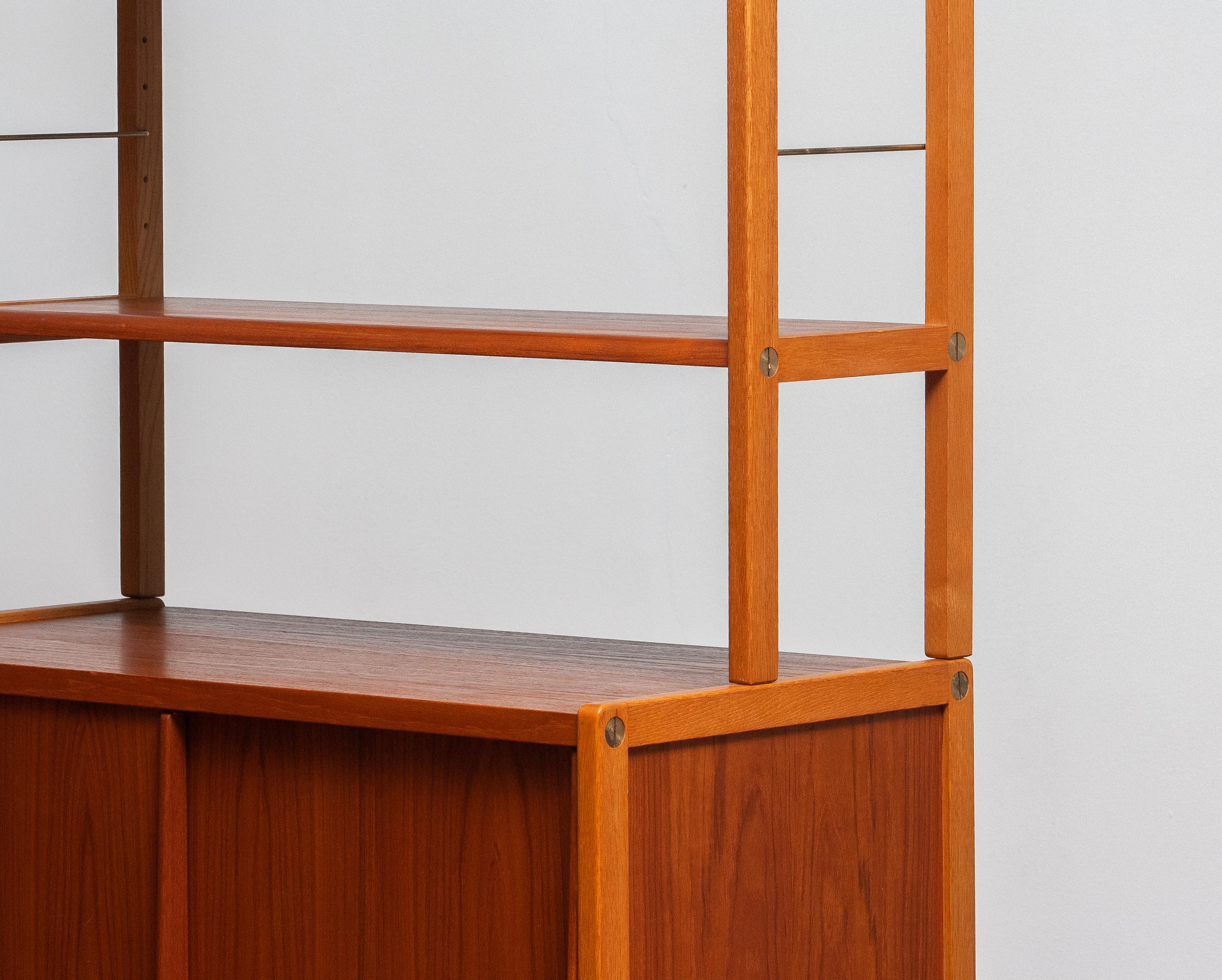 1960, Teak / Oak and Brass Bookcase by Bertil Fridhagen for Bodafors, Sweden In Good Condition In Silvolde, Gelderland