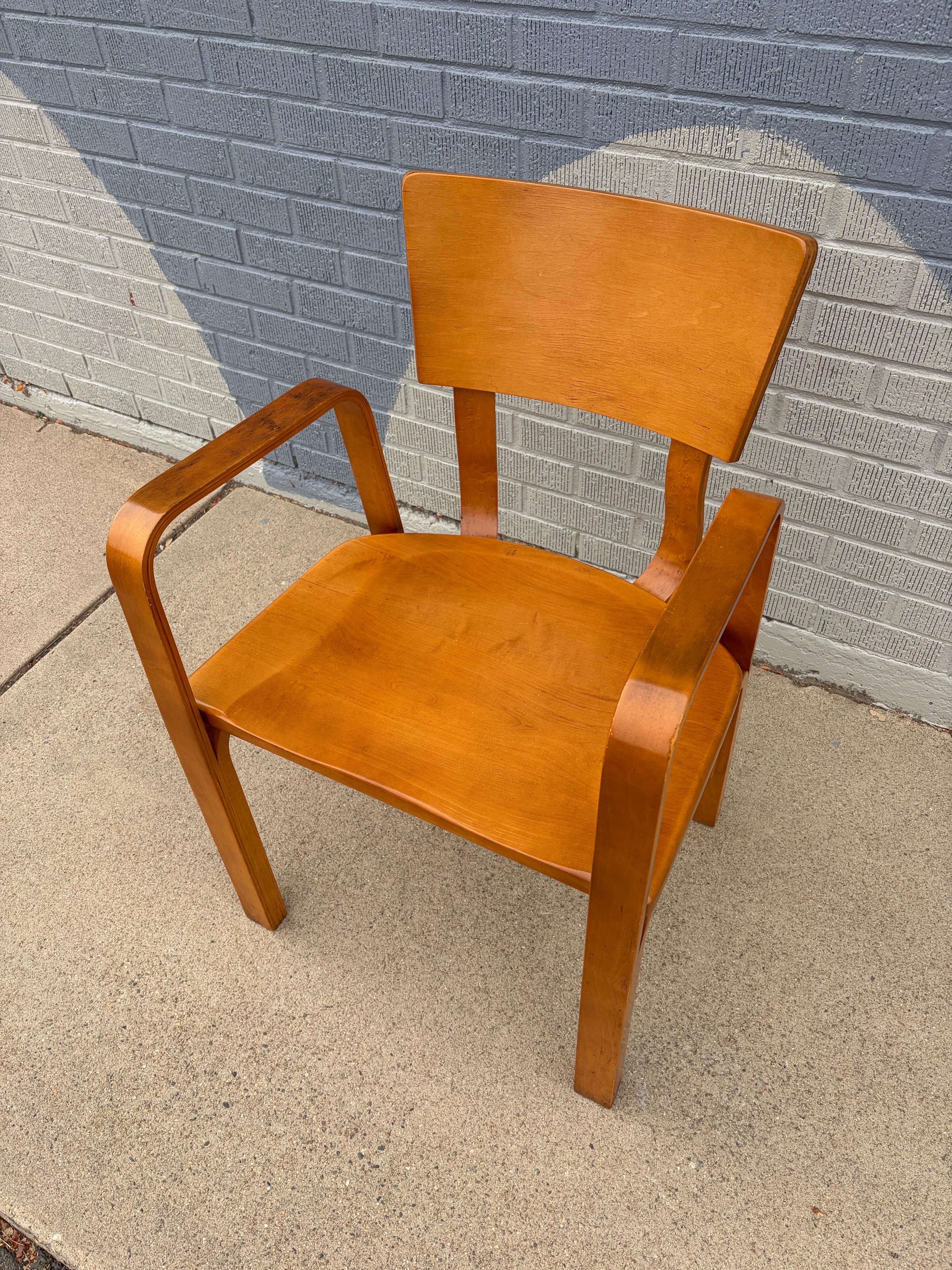 1960 Chaise d'appoint en bois de Thonet en vente 5