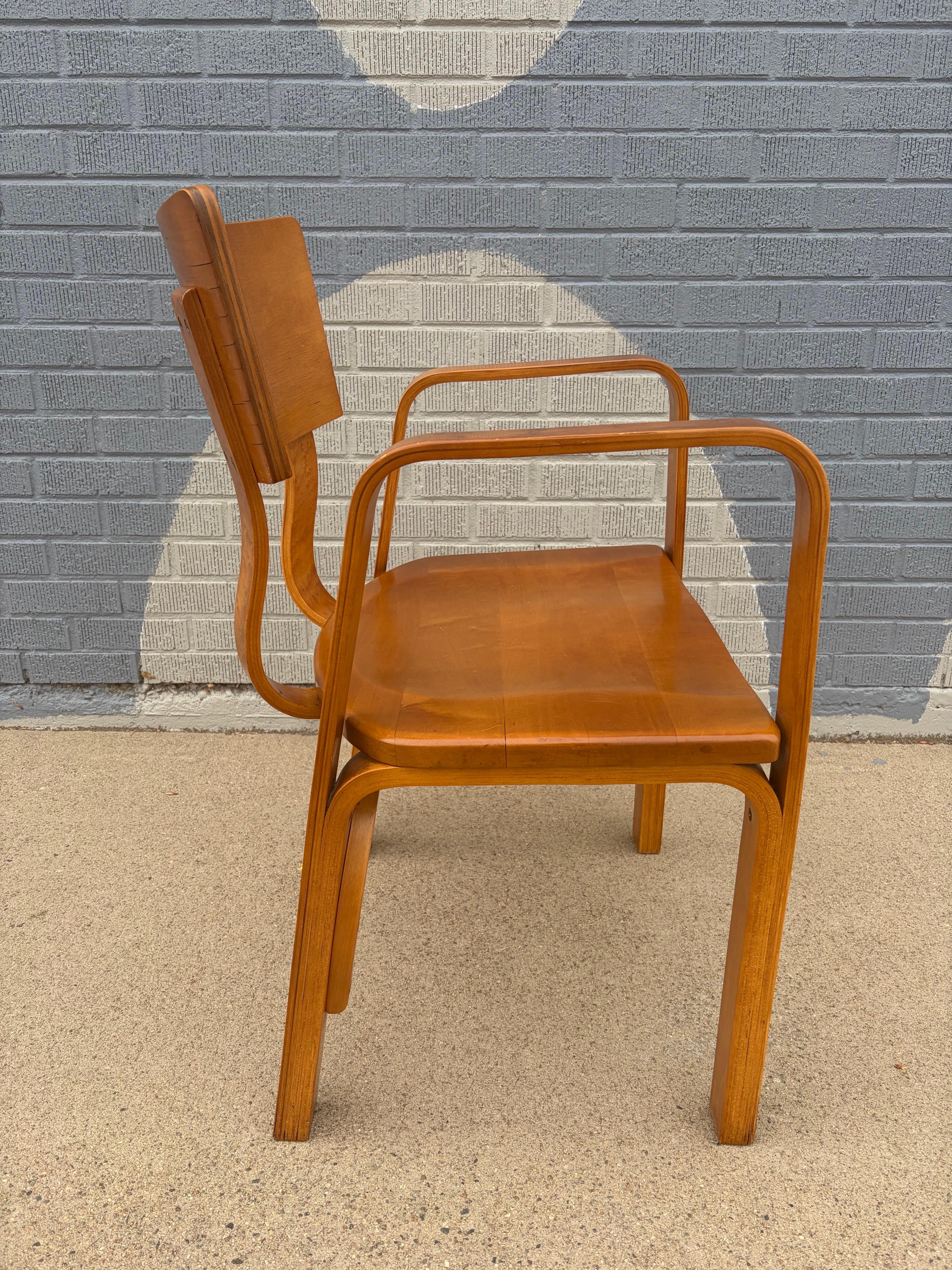 Milieu du XXe siècle 1960 Chaise d'appoint en bois de Thonet en vente