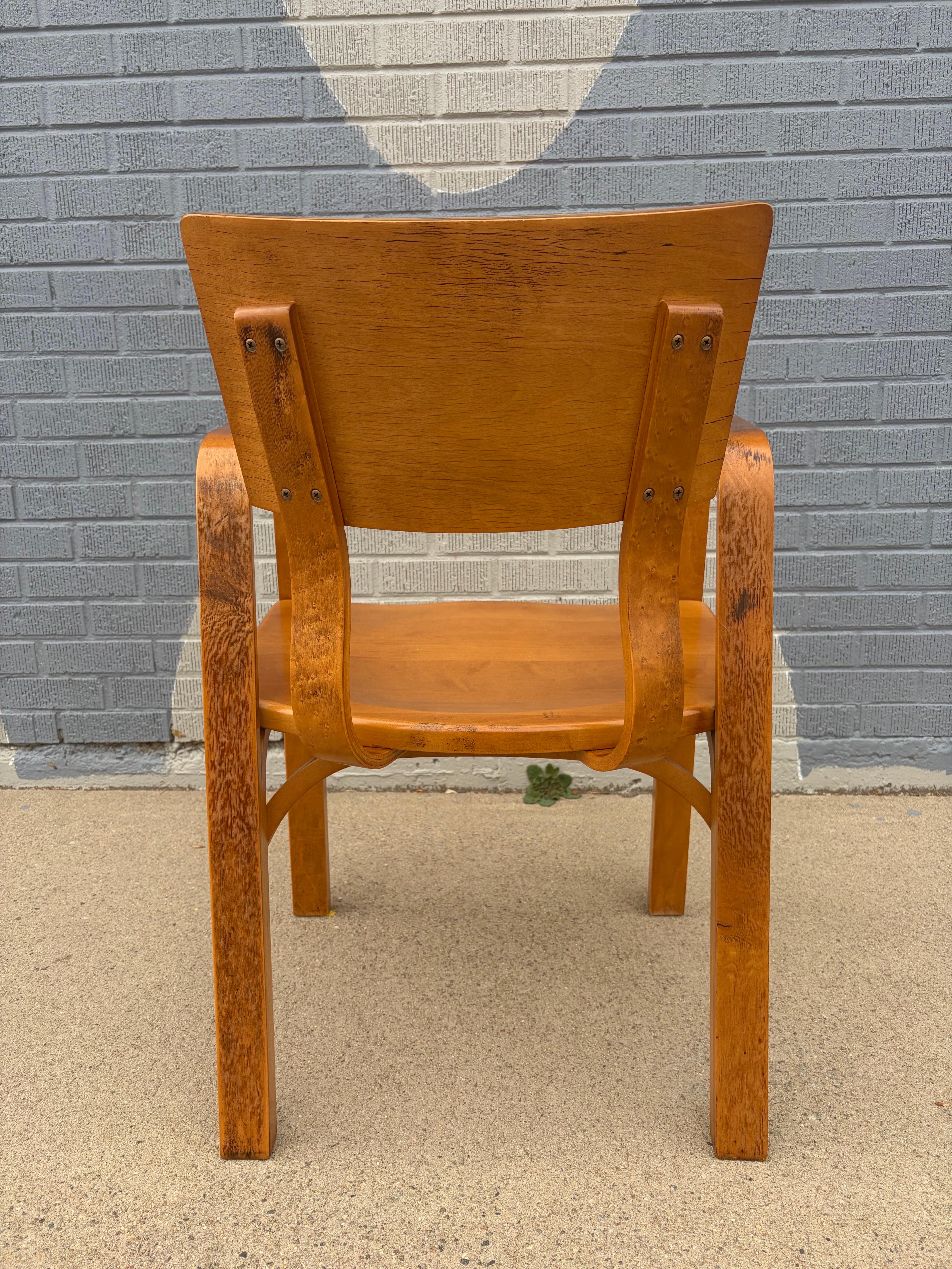 1960 Chaise d'appoint en bois de Thonet en vente 1