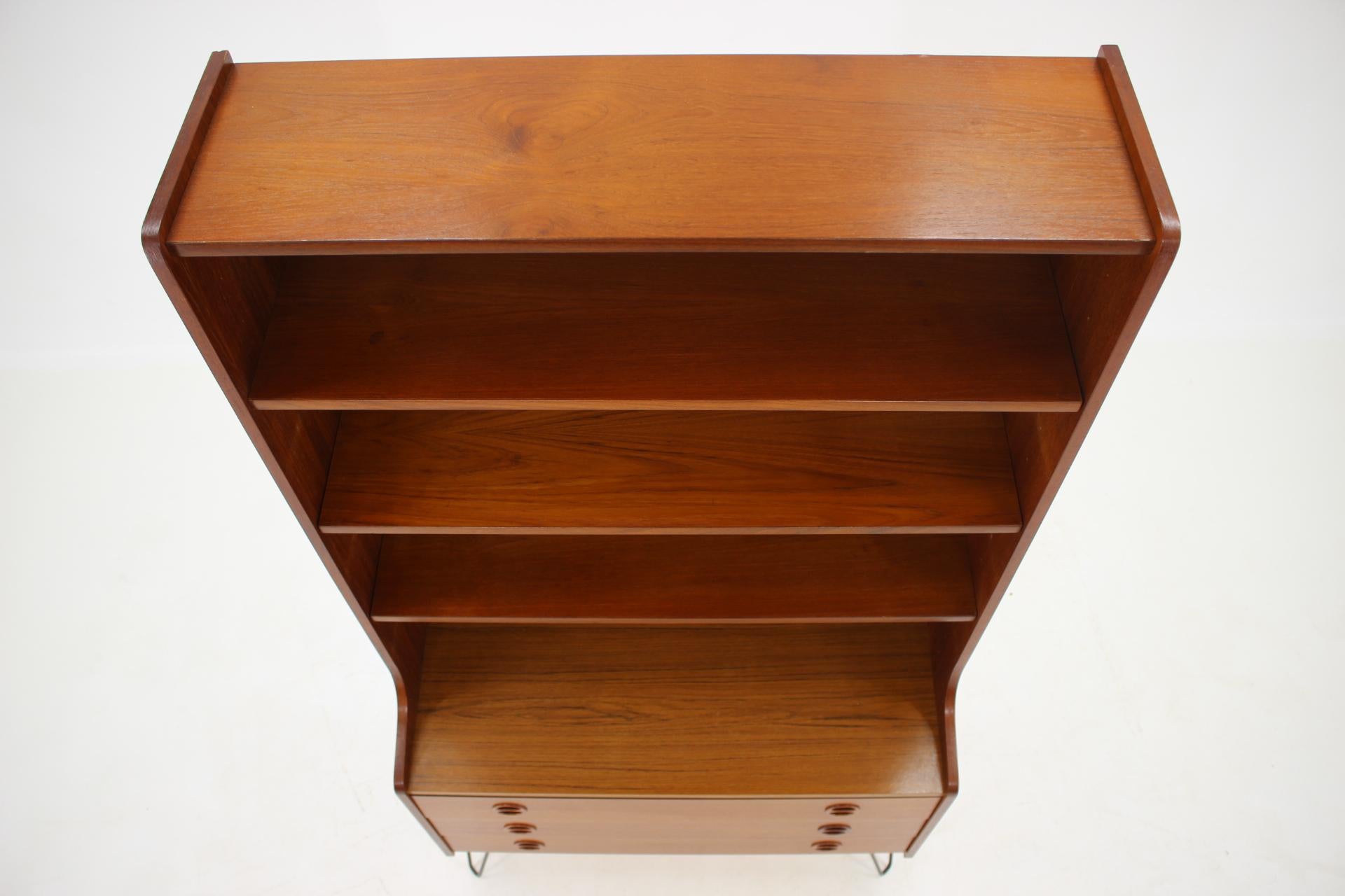 This item was carefully restored. 
The hairpin iron legs were added afterwards. 
All shelves are adjustable.