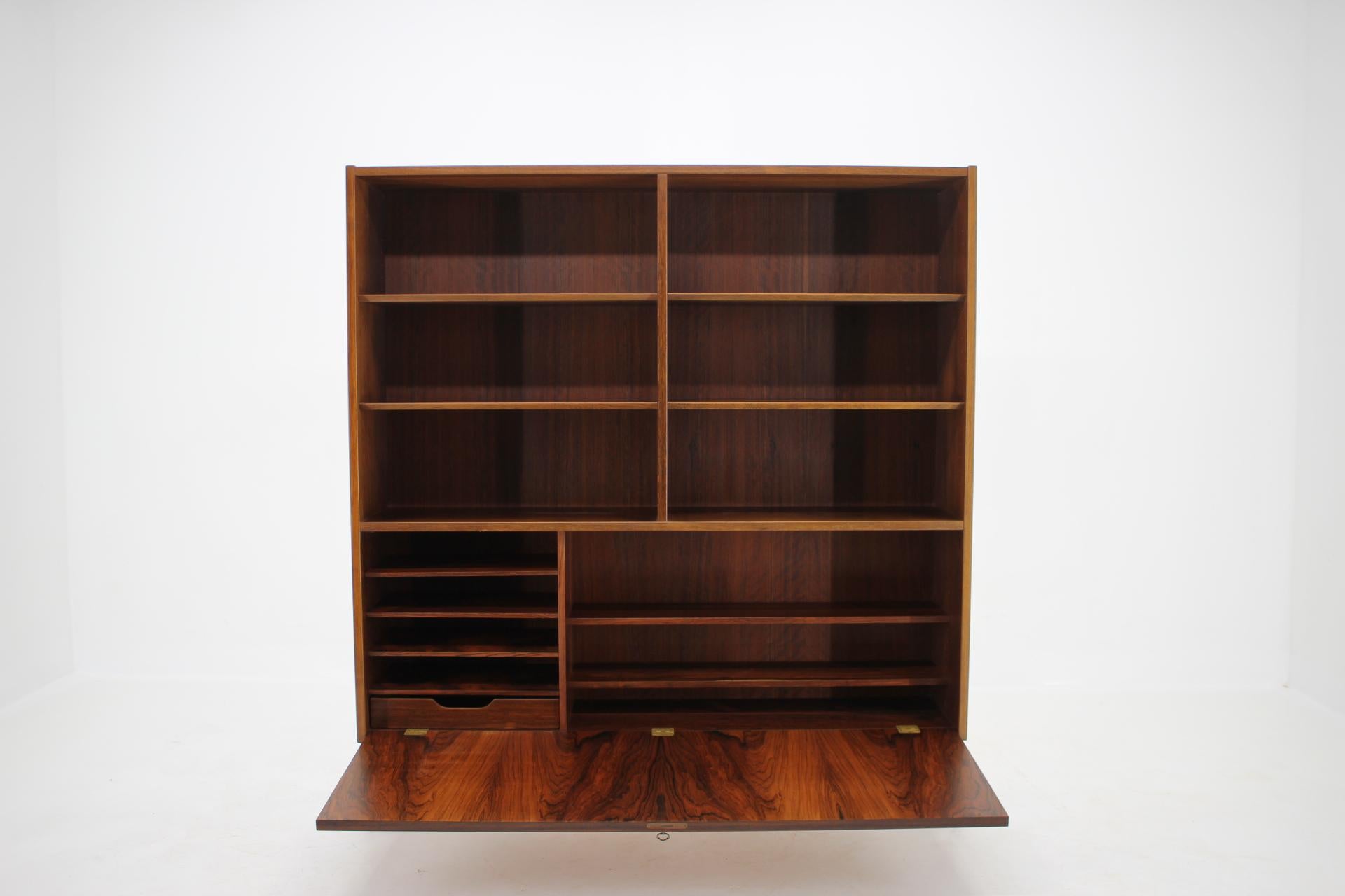 This bookcase was carefully restored. 
The hairpin iron legs were added afterwards. 
All shelves are adjustable.