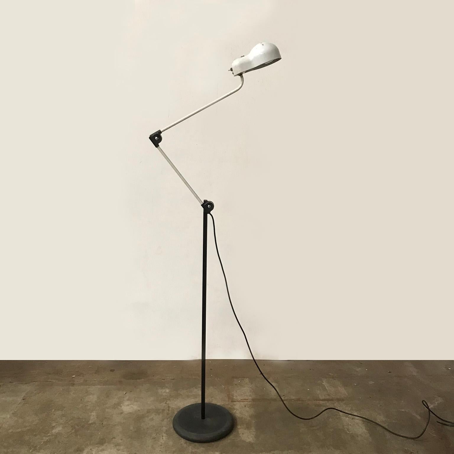 Cette lampe fait partie de la collection privée de Casey Godrie et se trouve dans sa maison privée. 
Demandez-lui des devis d'expédition compétitifs. Son incroyable Dune Villa, à Amsterdam Beach, vérifie en dernier lieu   photo de cette annonce ou 