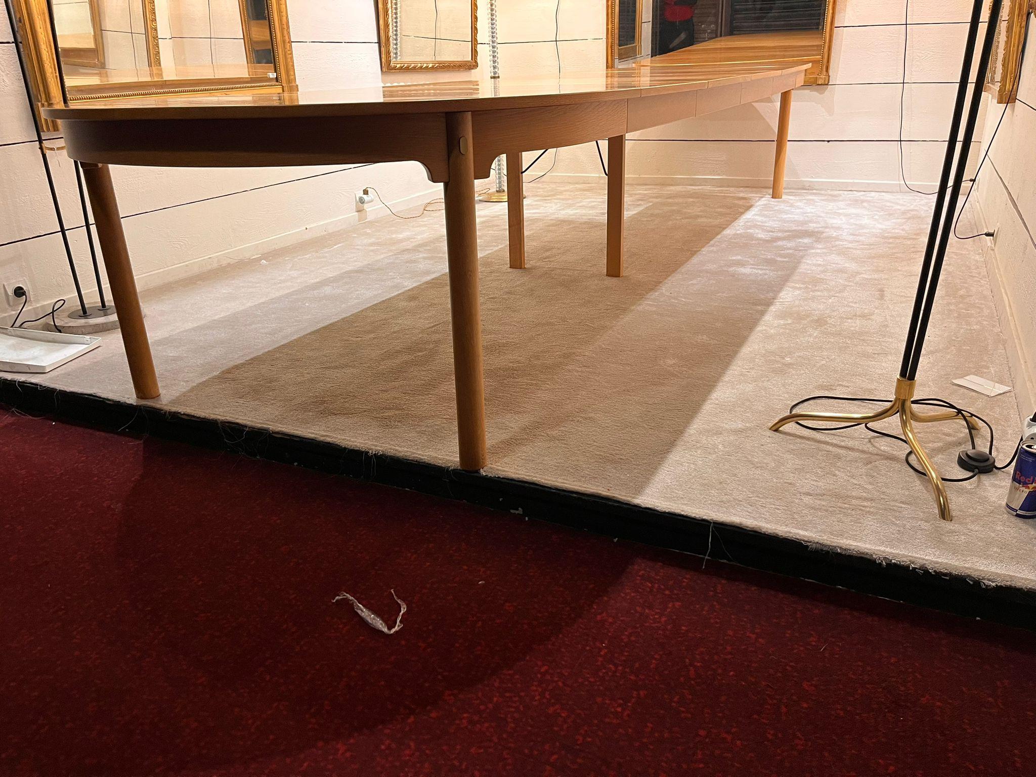 1960 Very large 4-meter Scandinavian table in light oak In Good Condition For Sale In SAINT-OUEN-SUR-SEINE, FR