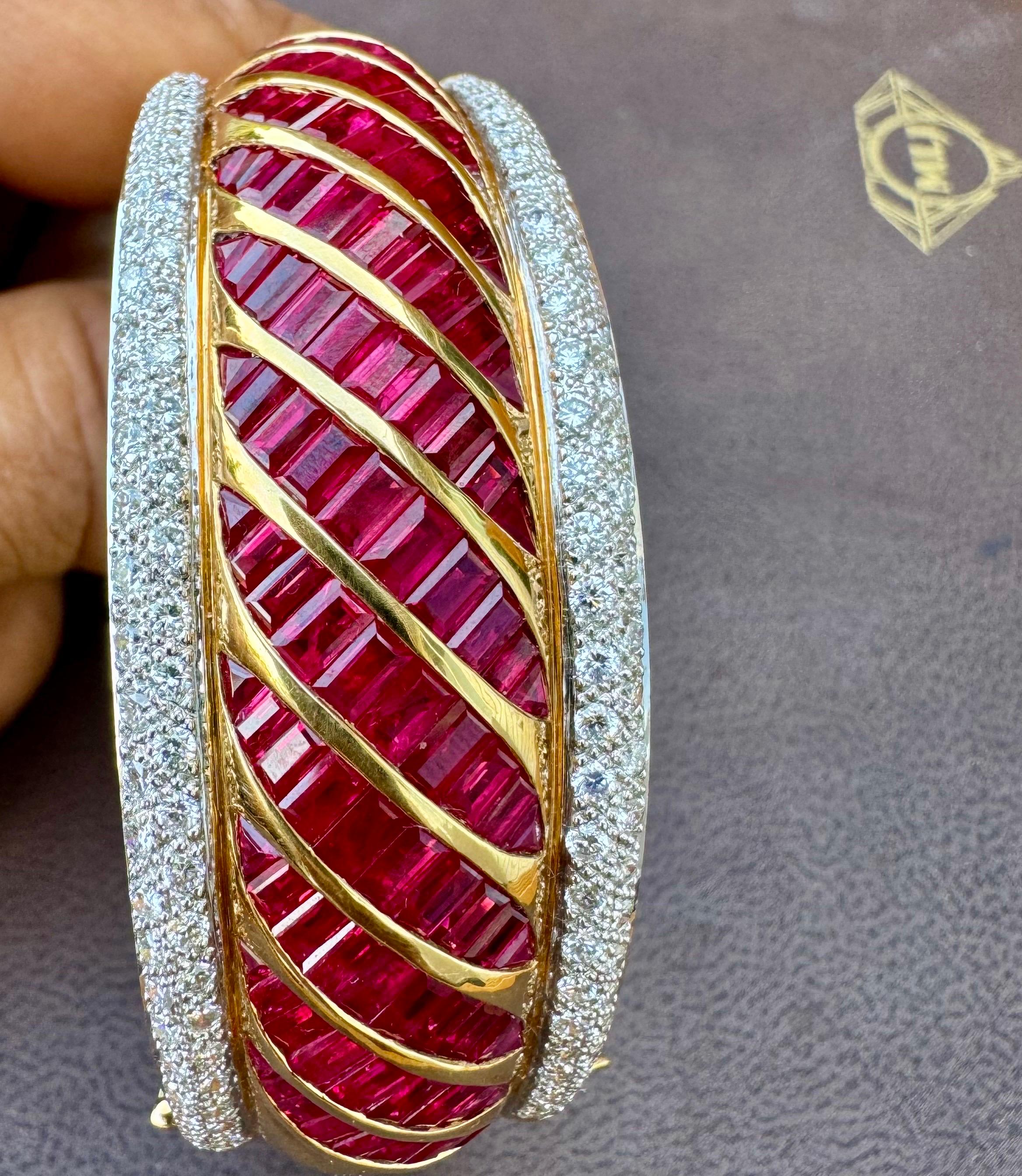 1960 Vintage By 16 Karat Burma Rubin & 6 Karat Diamanten 18 Kt Gelbgold 109 Gramm Armreif (Baguetteschliff) im Angebot