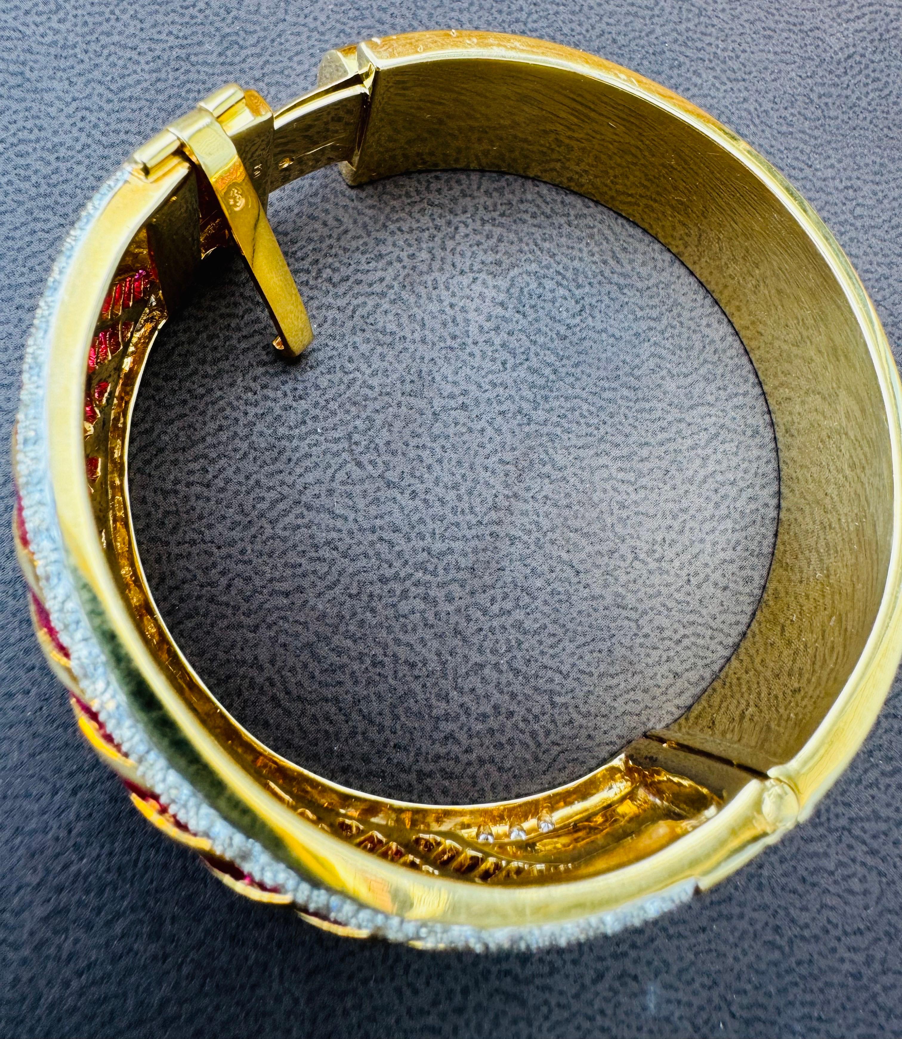 1960 Vintage By 16 Karat Burma Rubin & 6 Karat Diamanten 18 Kt Gelbgold 109 Gramm Armreif im Zustand „Hervorragend“ im Angebot in New York, NY