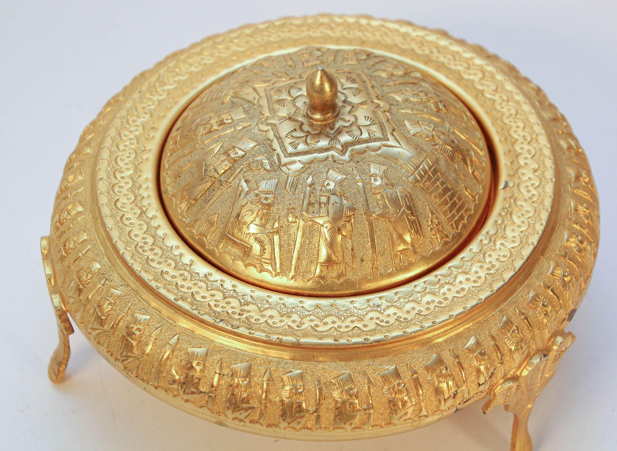 1960 Vintage Gold Tone Islamic Moorish Roll Top Caviar Footed Dish Server en vente 5