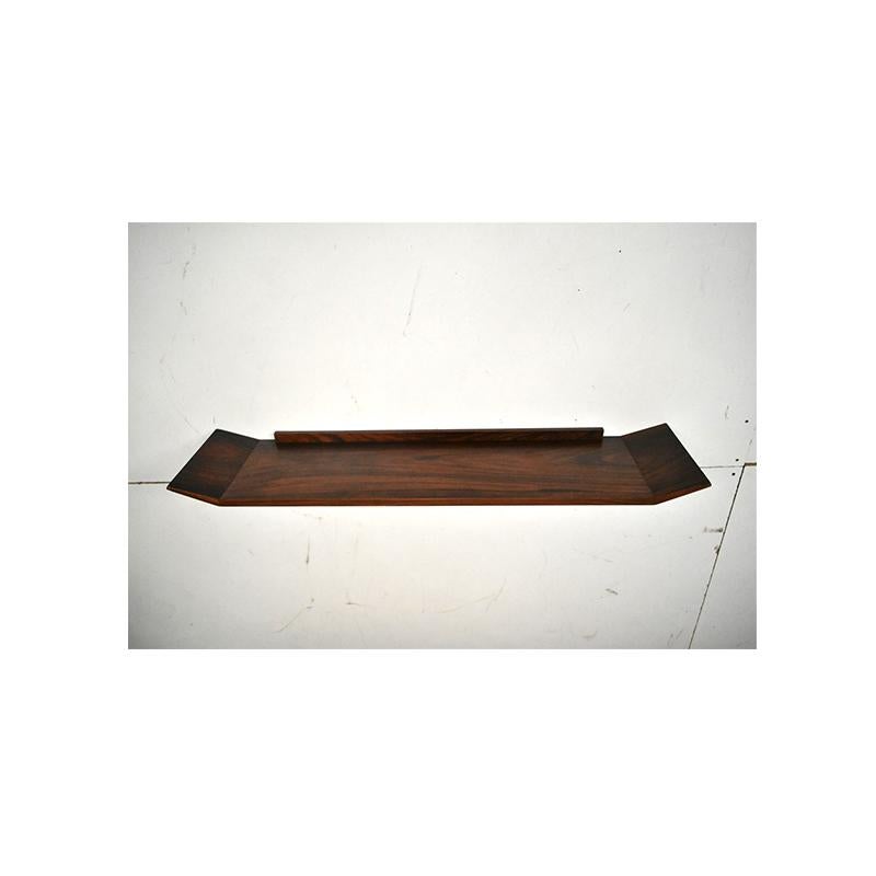 1960, Vintage wooden shelf, Italian manufacture.
Vintage wooden shelf from the 1960s, Italian production.
Thanks to its dimensions, the shelf adapts to any type of place: living room, hall, office.
 