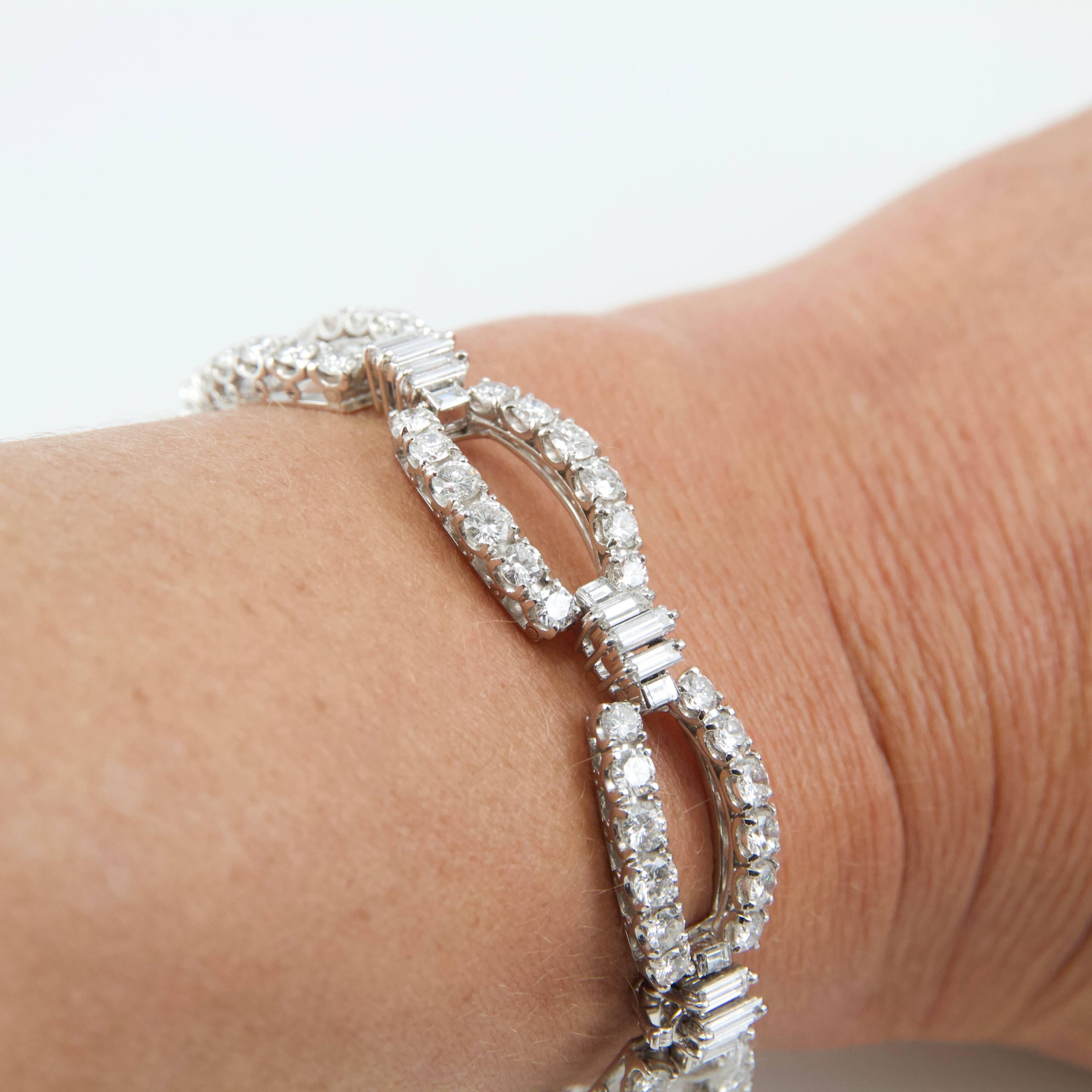 Modern 1960 White Gold Diamond Chain Bracelet Made in France For Sale