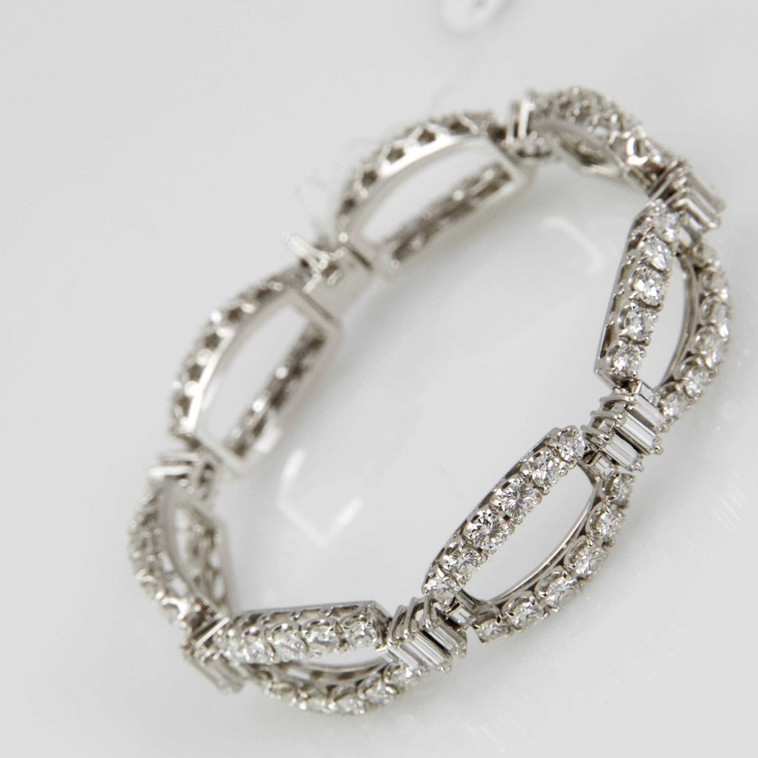 1960 White Gold Diamond Chain Bracelet Made in France In Excellent Condition For Sale In Paris, FR