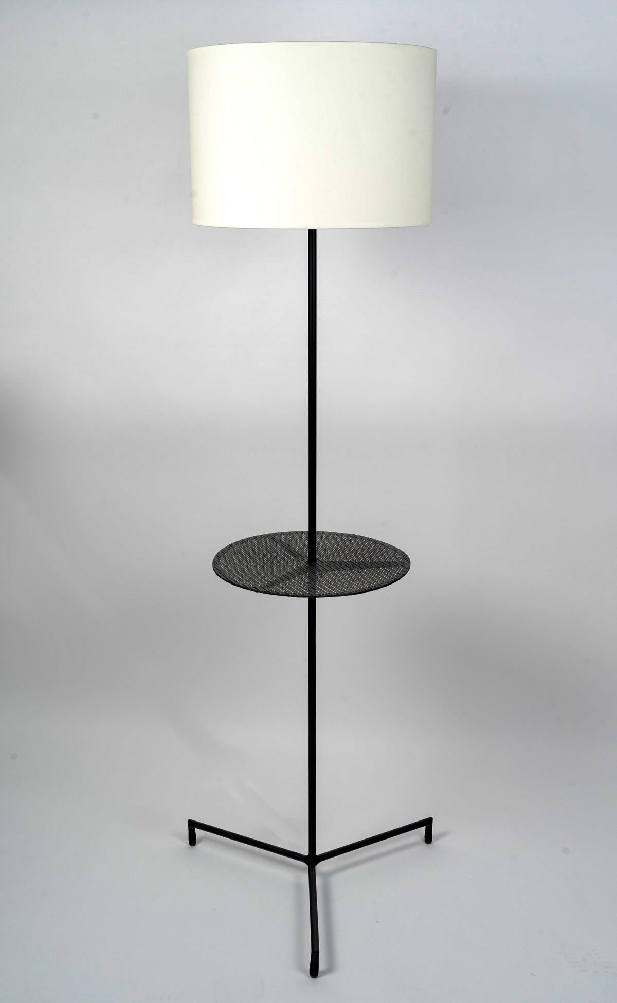 Ferro battuto 1960 Wrought iron floor lamp by Mathieu Matégot in vendita