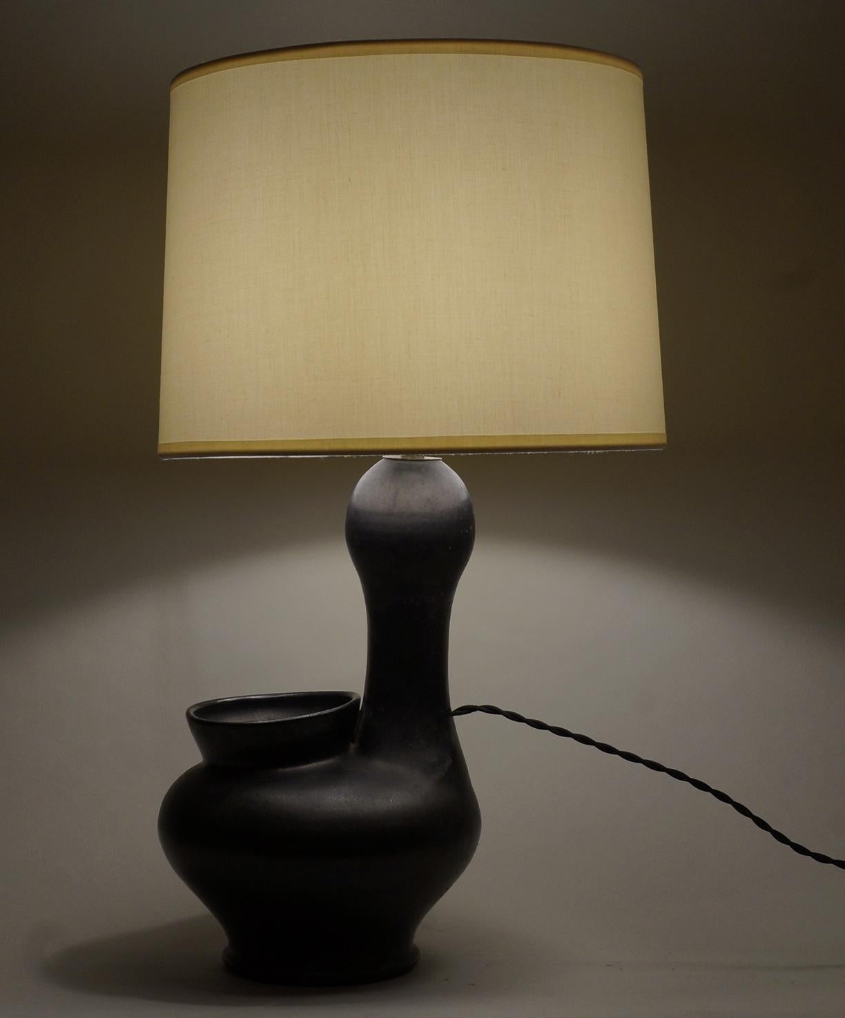 1960 Zoomorphic Black Satin Ceramic Table Lamp In Excellent Condition In Paris, FR