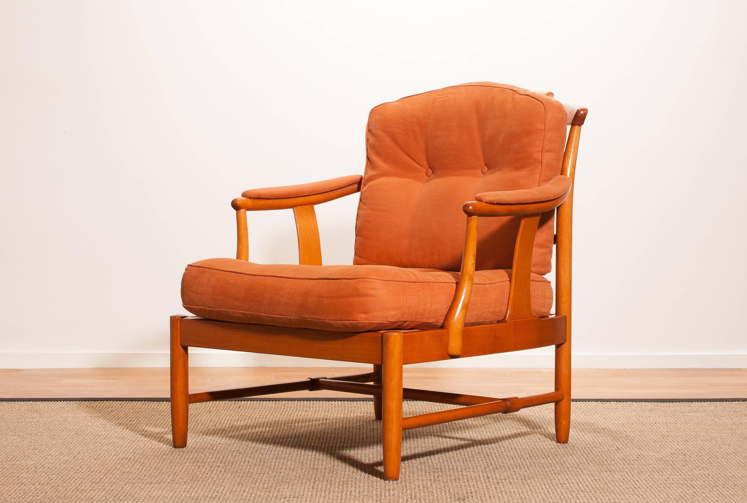 Beautiful Swedish easy chair in the manner of Kerstin Hörlin - Holmquist in terra colored linen fabric in excellent condition.
The beech (mahogany colored) frame is in mint condition.
The chair is recently re-upholstered in the 1980s. Also, the