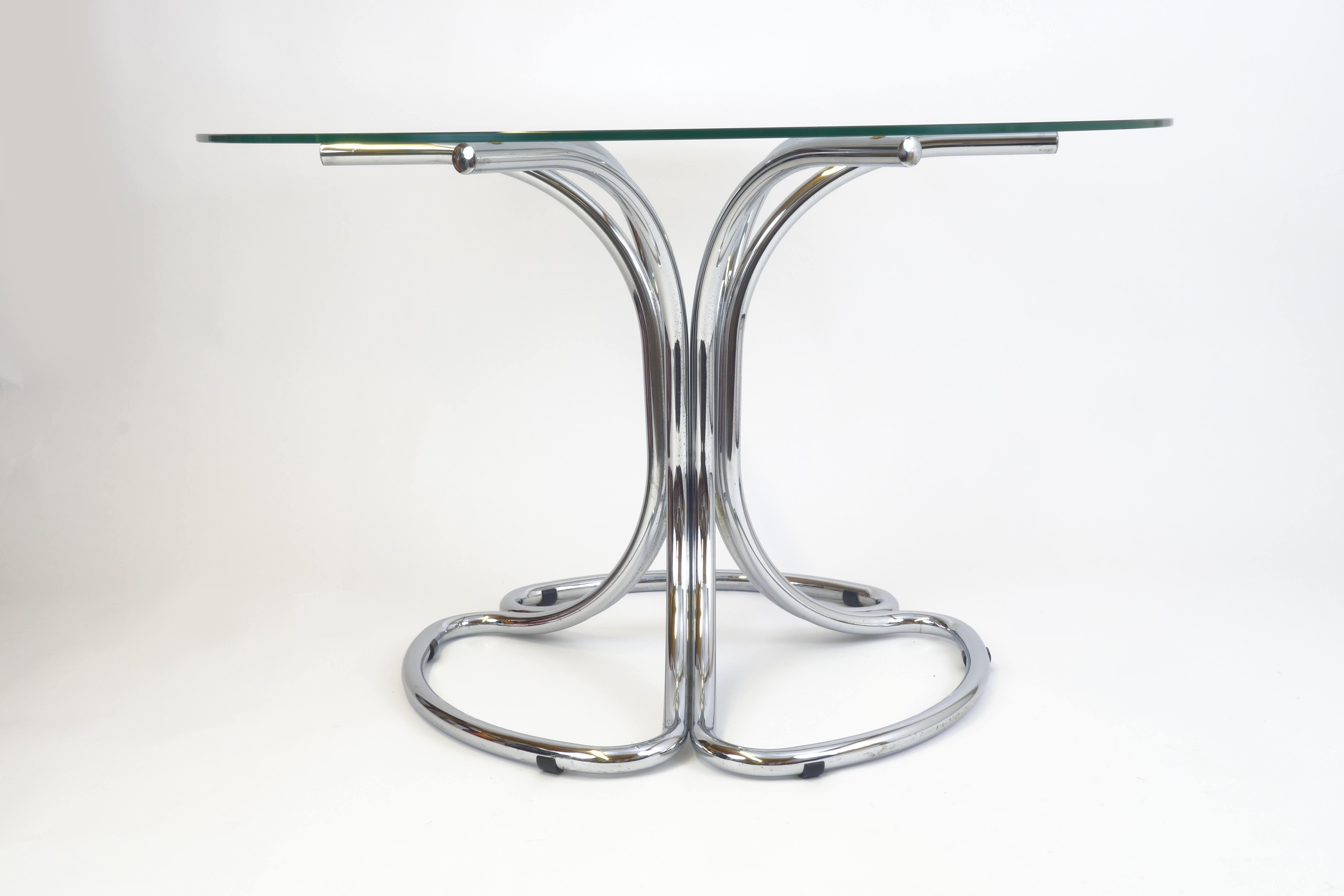 1960s Italian Dining Table steeltube in the style of Fontana Arte. Its tubular steel construction is stylized into a leaf shape, providing poetry and lightness to this object. Finally, the glass top enhances the appearance in a positive and