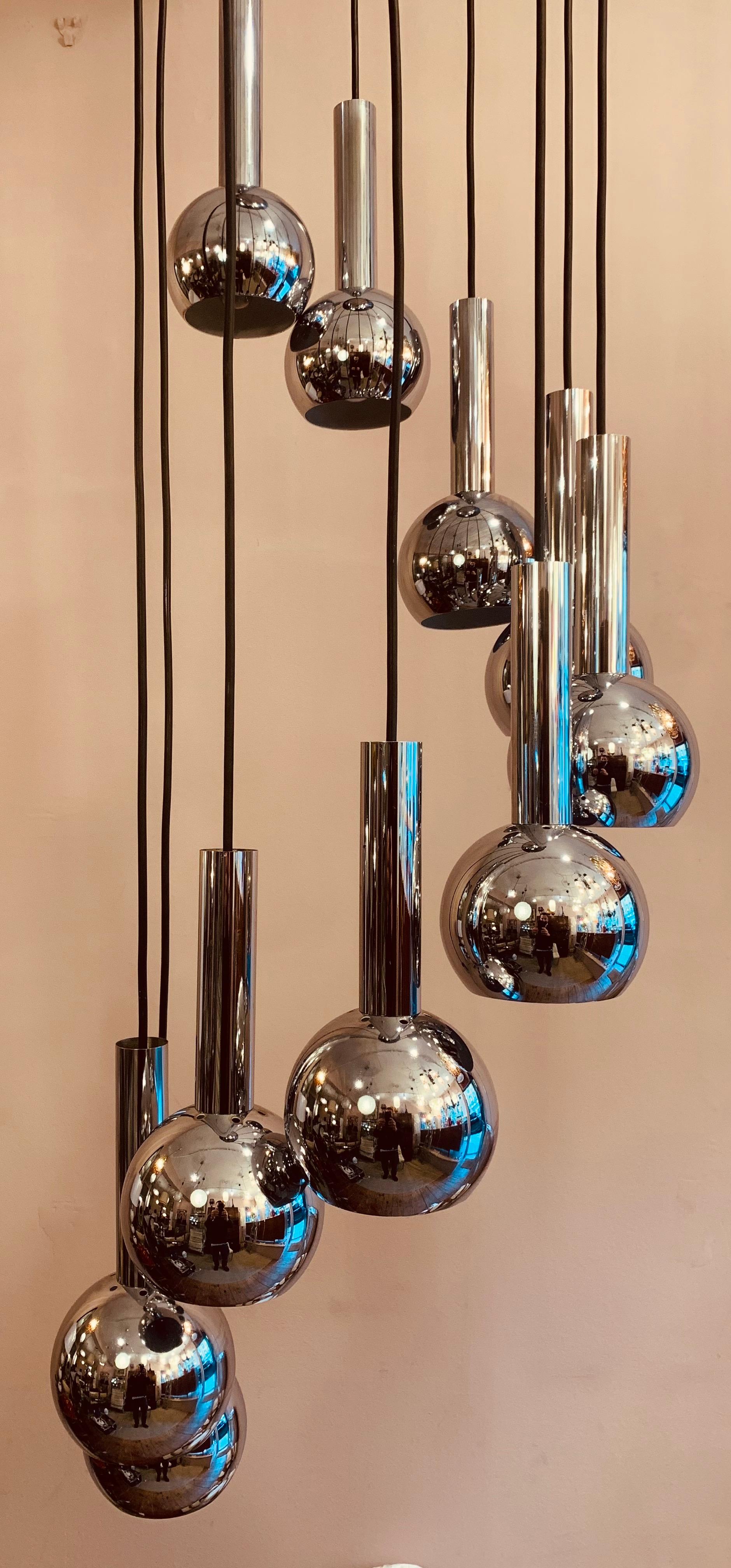 A wonderful vintage 1960s cascading pendant hanging light with ten matching polished chrome shades. The 10 ball-shaped shades, with separate chrome tubes above, cascade in a spiral formation from a 35cm chrome ceiling canopy which secures the light