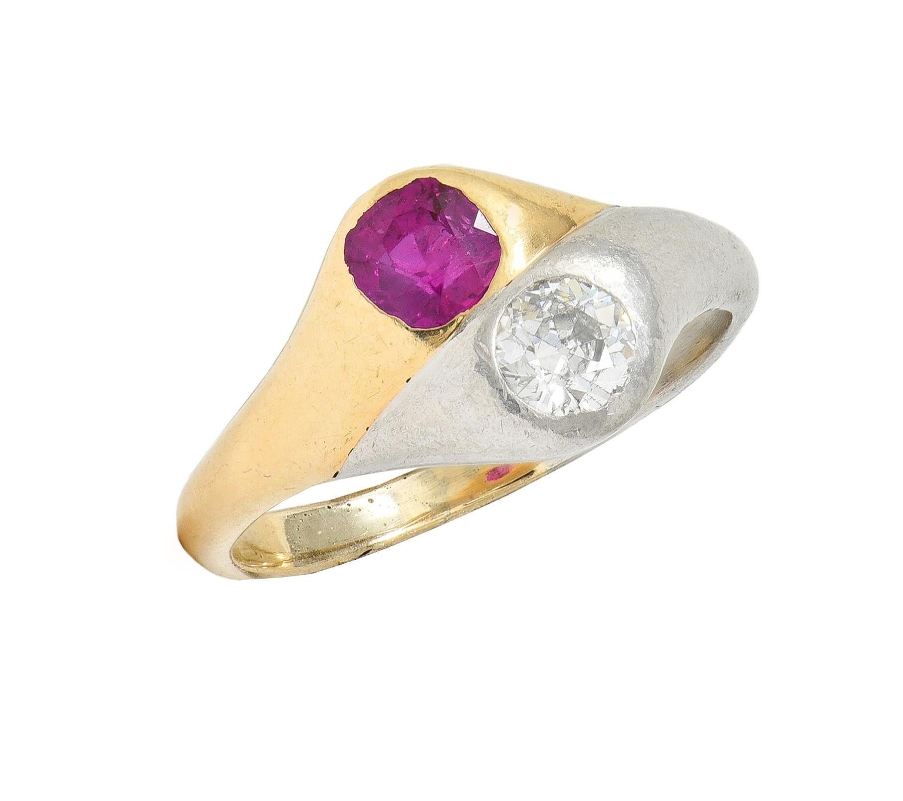1960's 1.03 CTW Ruby Diamond Platinum 14 Karat Gold Vintage Toi-Et-Moi Ring For Sale 4