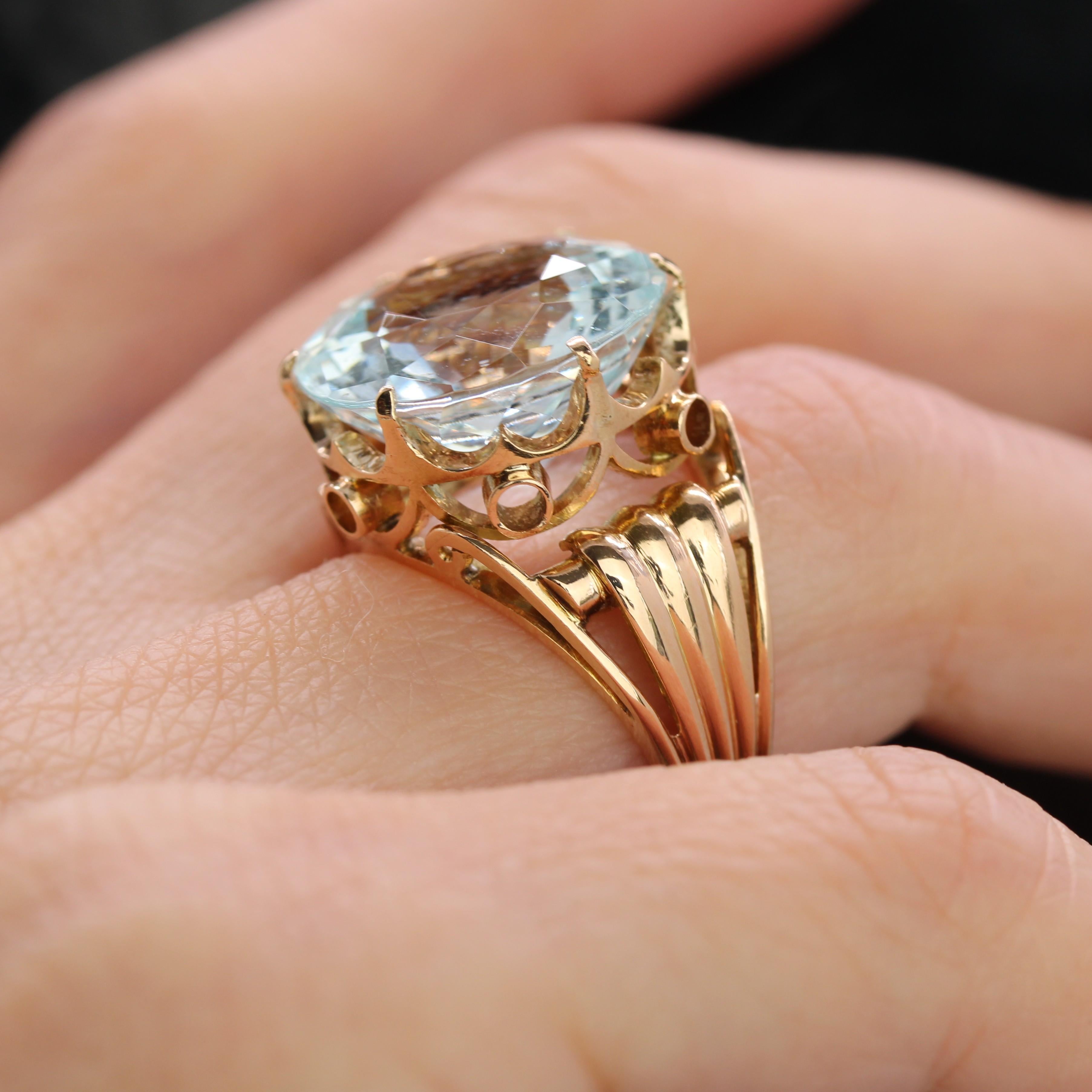 Anillo de cóctel de oro amarillo de 18 quilates con aguamarina de 10,63 quilates de los años 60 en venta 7