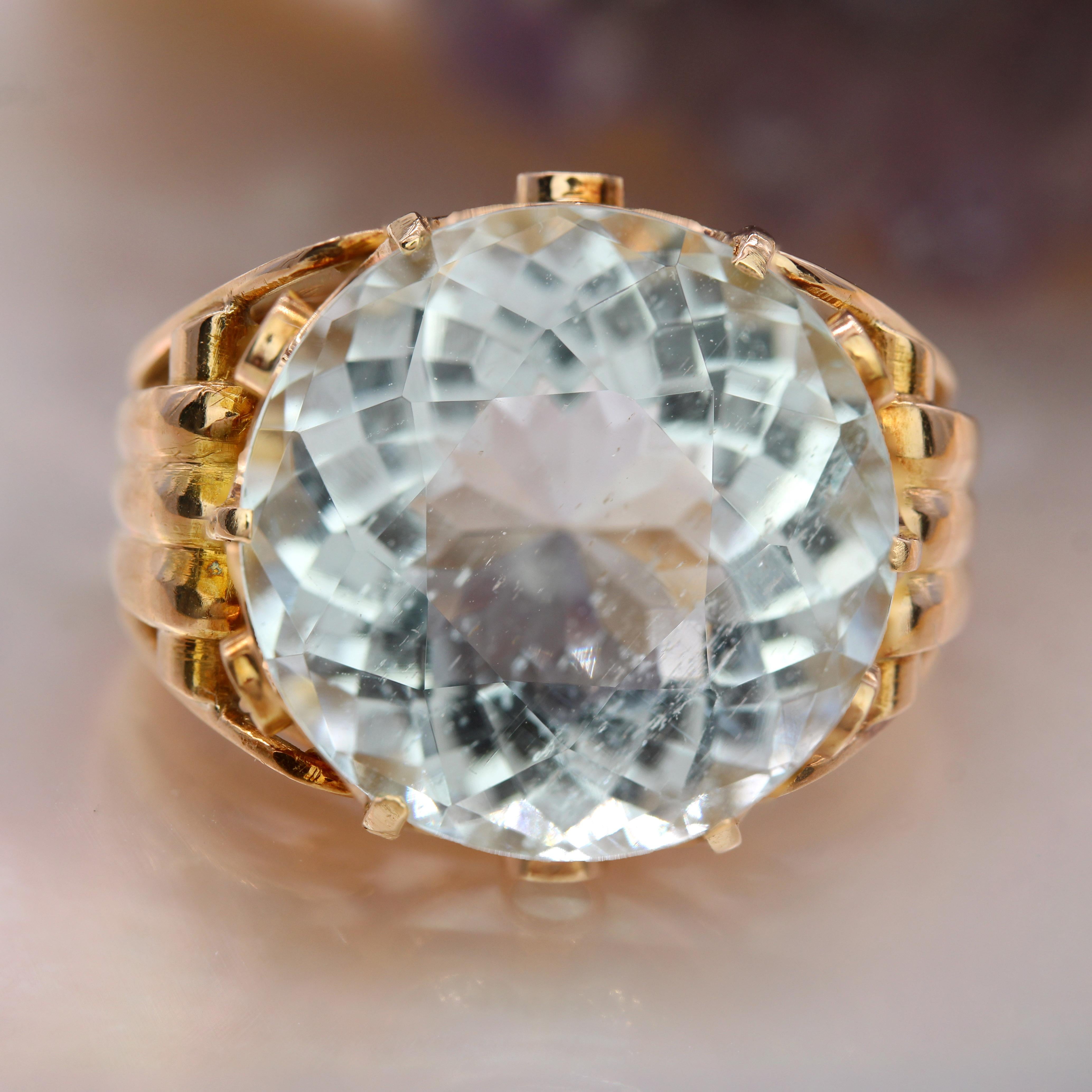 Anillo de cóctel de oro amarillo de 18 quilates con aguamarina de 10,63 quilates de los años 60 Retro en venta