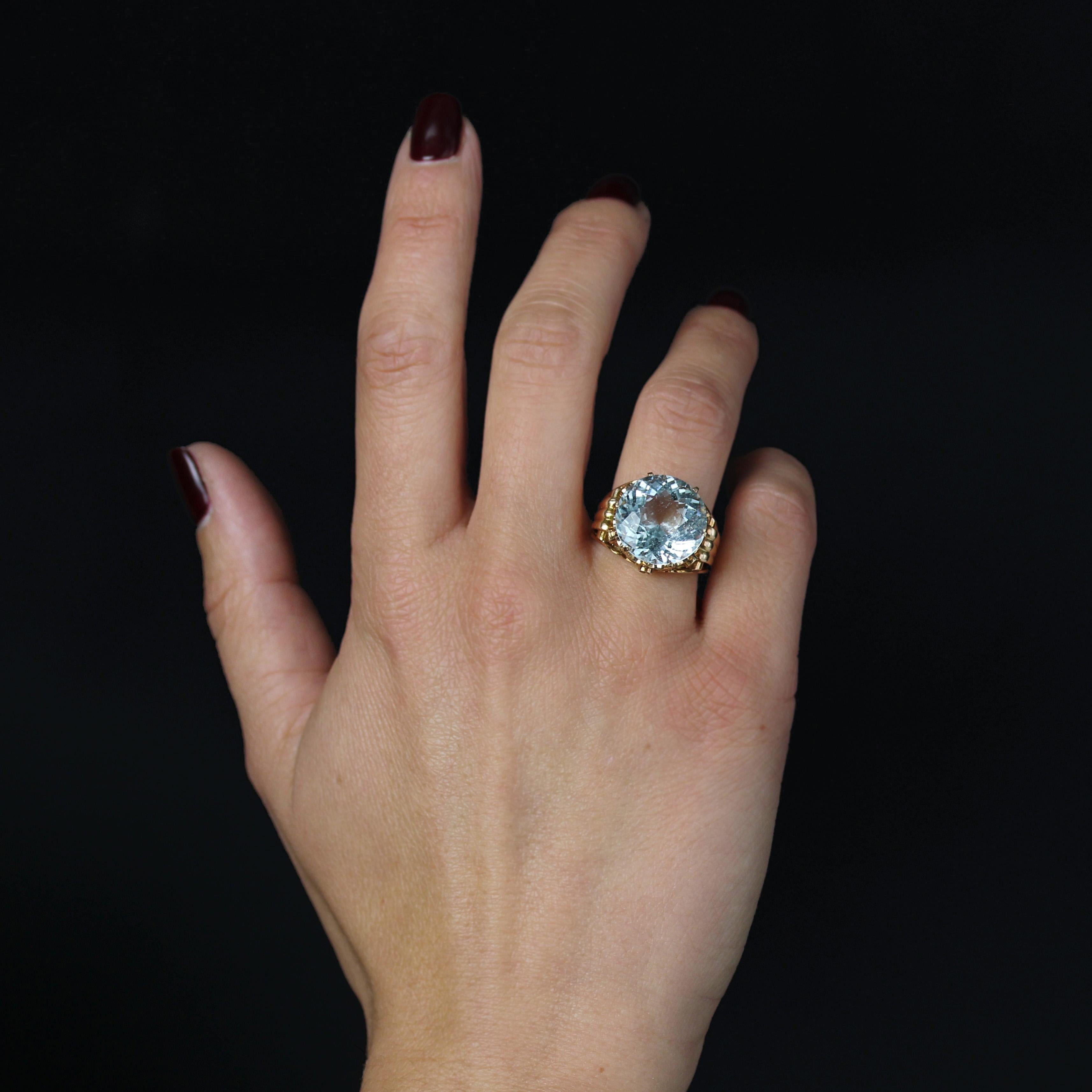 Anillo de cóctel de oro amarillo de 18 quilates con aguamarina de 10,63 quilates de los años 60 Corte Briolette en venta