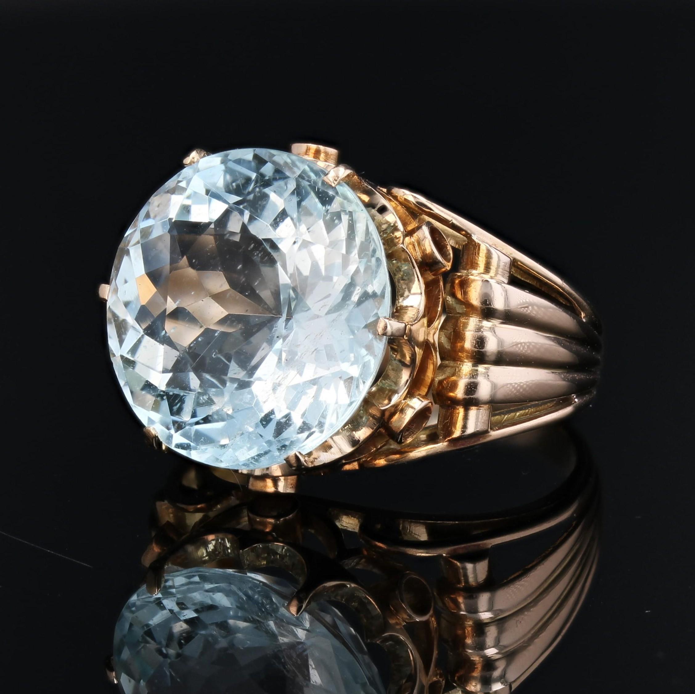 Anillo de cóctel de oro amarillo de 18 quilates con aguamarina de 10,63 quilates de los años 60 en venta 1