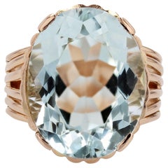 Vintage 1960s 11 Carats Aquamarine 18 Karat Rose Gold Oval Cocktail Ring