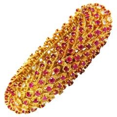 1960s 11.50 Carat Natural Ruby Diamonds Bracelet 18 Karat Vivid Red