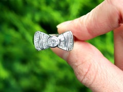 Anello da cocktail in oro bianco e diamanti da 1,17 carati del 1960