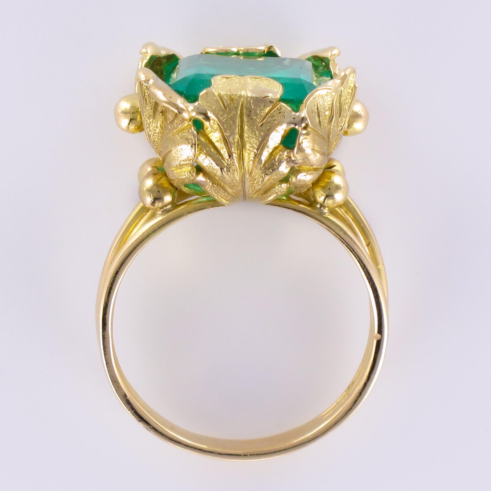 1960s 11.76 Carat Colombian Emerald Foliaged Setting 18 Karat Yellow Gold Ring 8