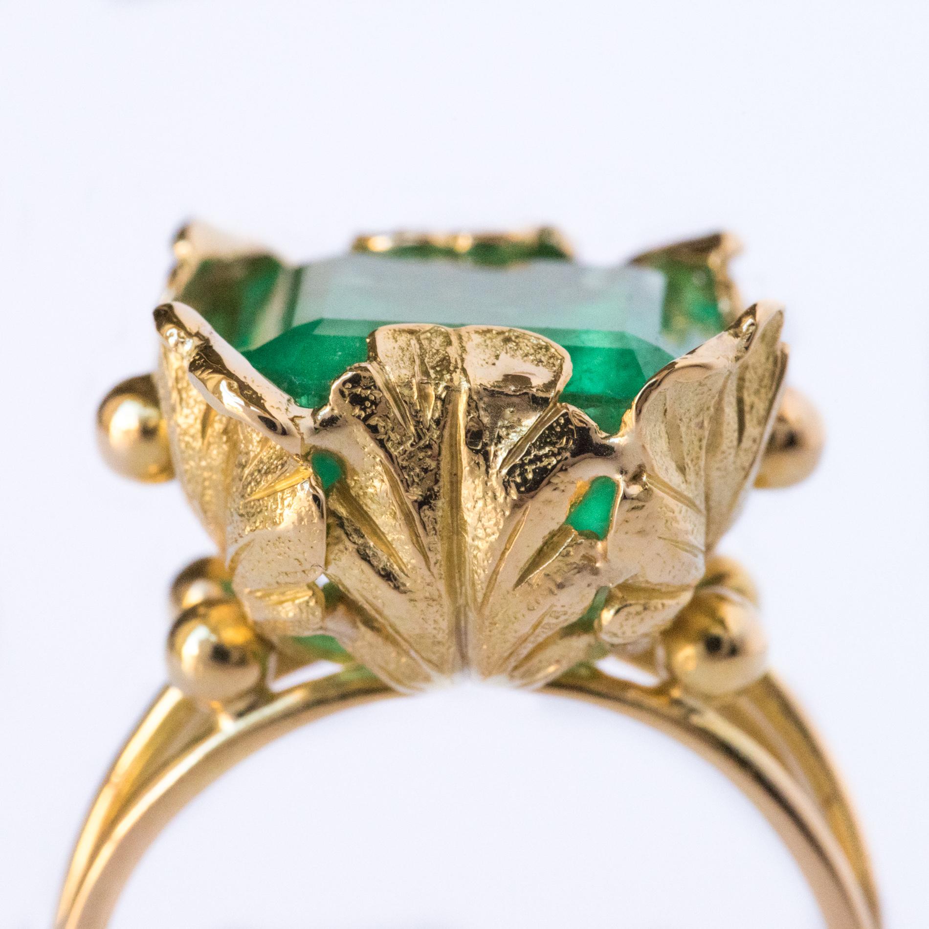 Retro 1960s 11.76 Carat Colombian Emerald Foliaged Setting 18 Karat Yellow Gold Ring