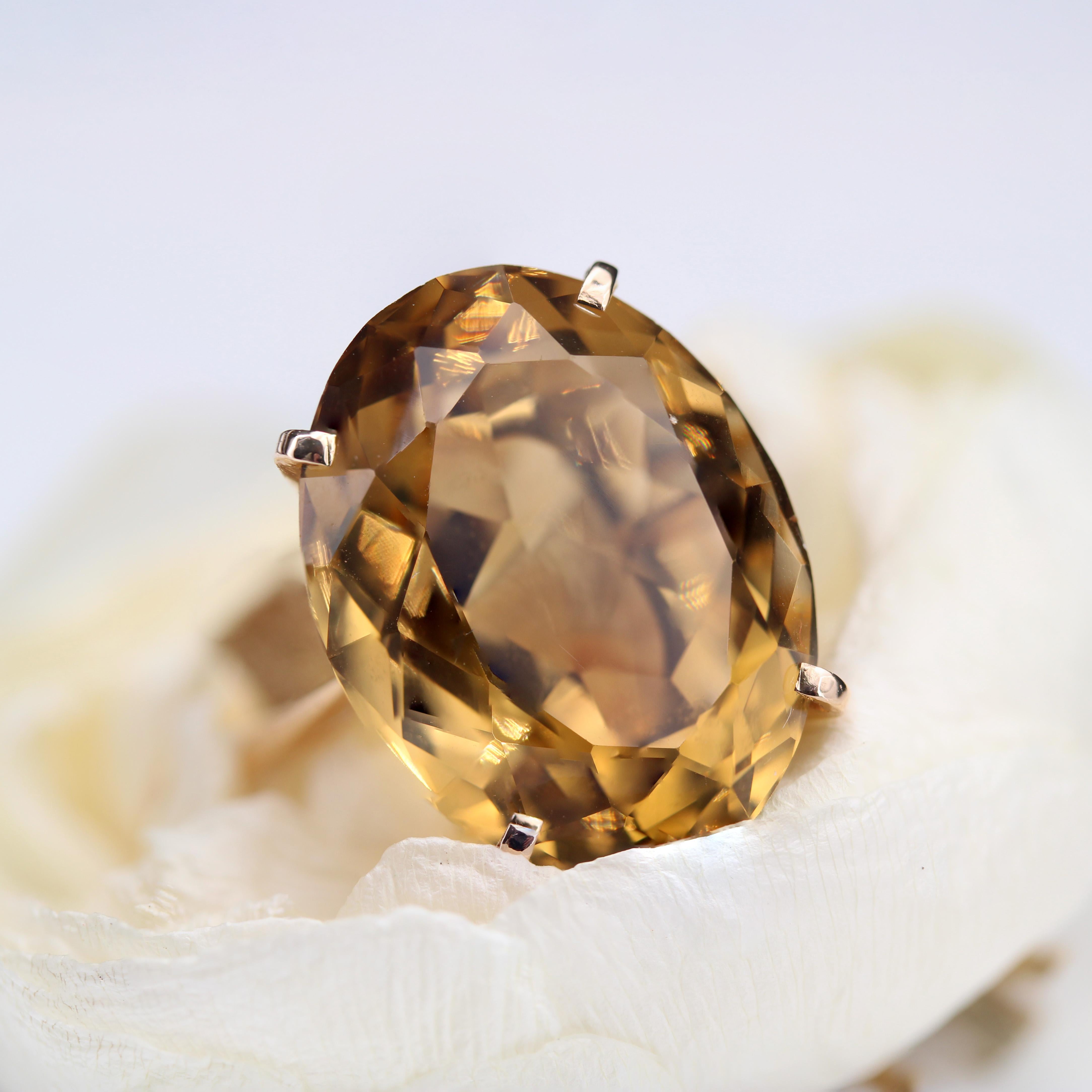 1960er Jahre 12 Karat Citrin 18 Karat Gelbgold Cocktail-Ring 6