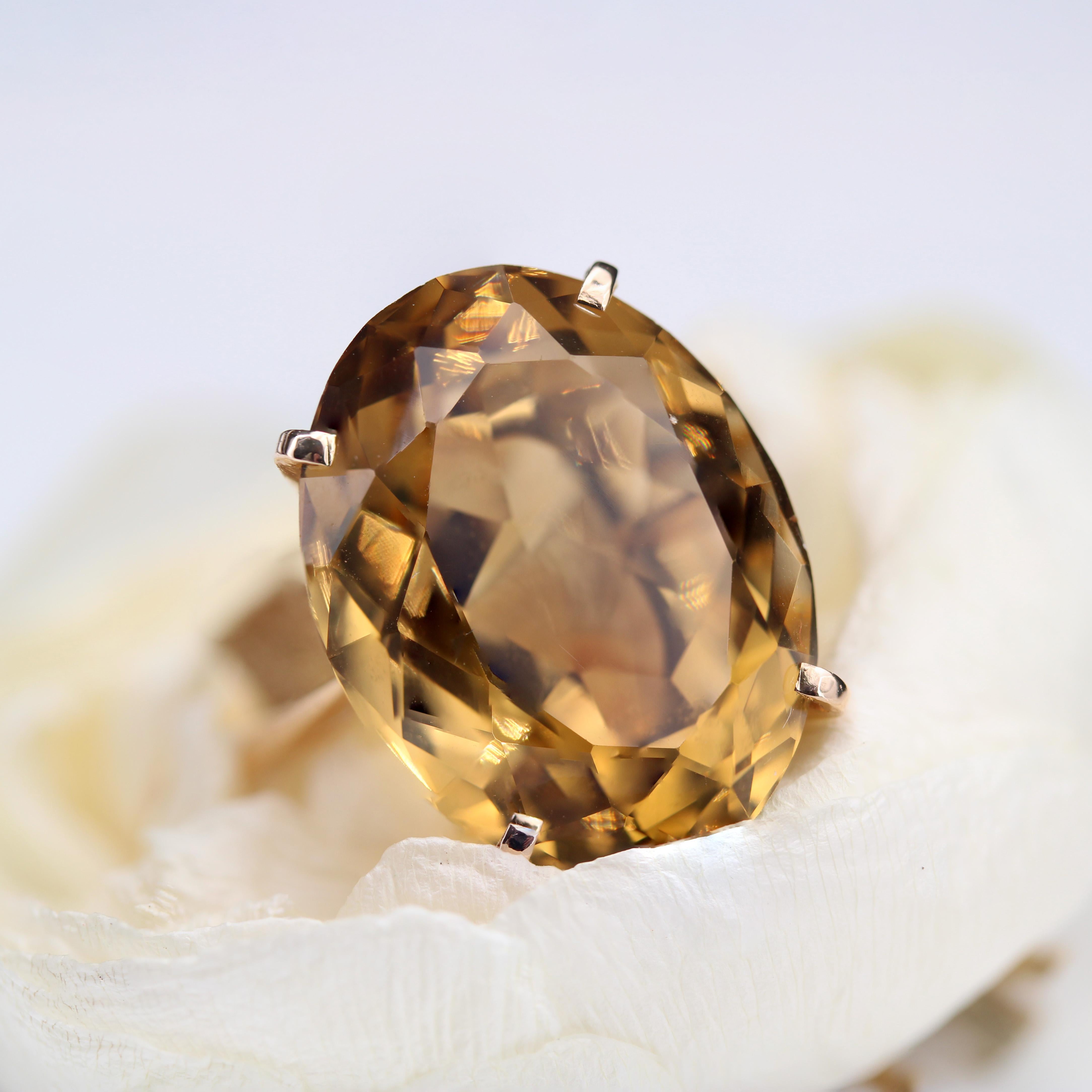 1960s 12 Carats Citrine 18 Karat Yellow Gold Cocktail Ring For Sale 6