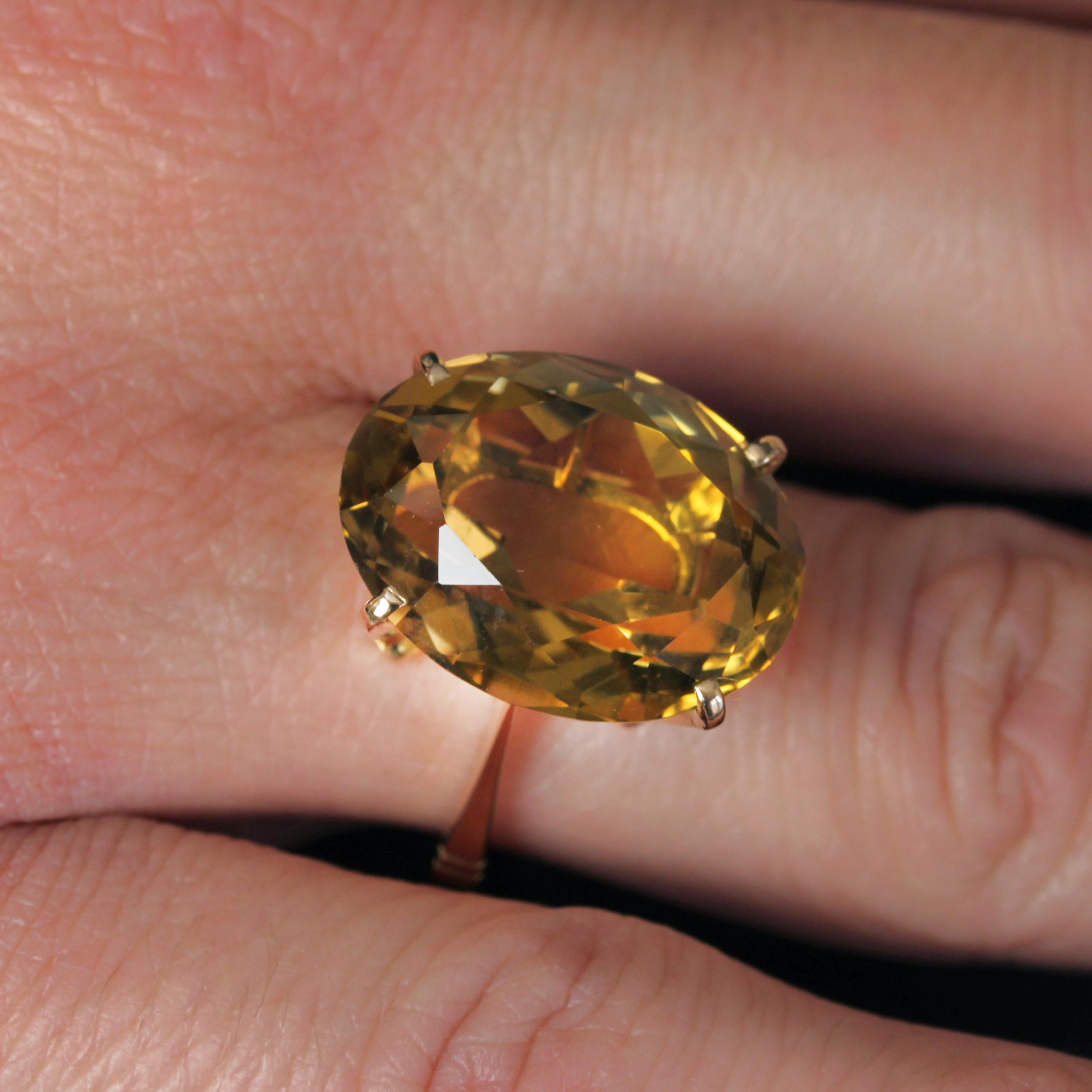 1960s 12 Carats Citrine 18 Karat Yellow Gold Cocktail Ring For Sale 7