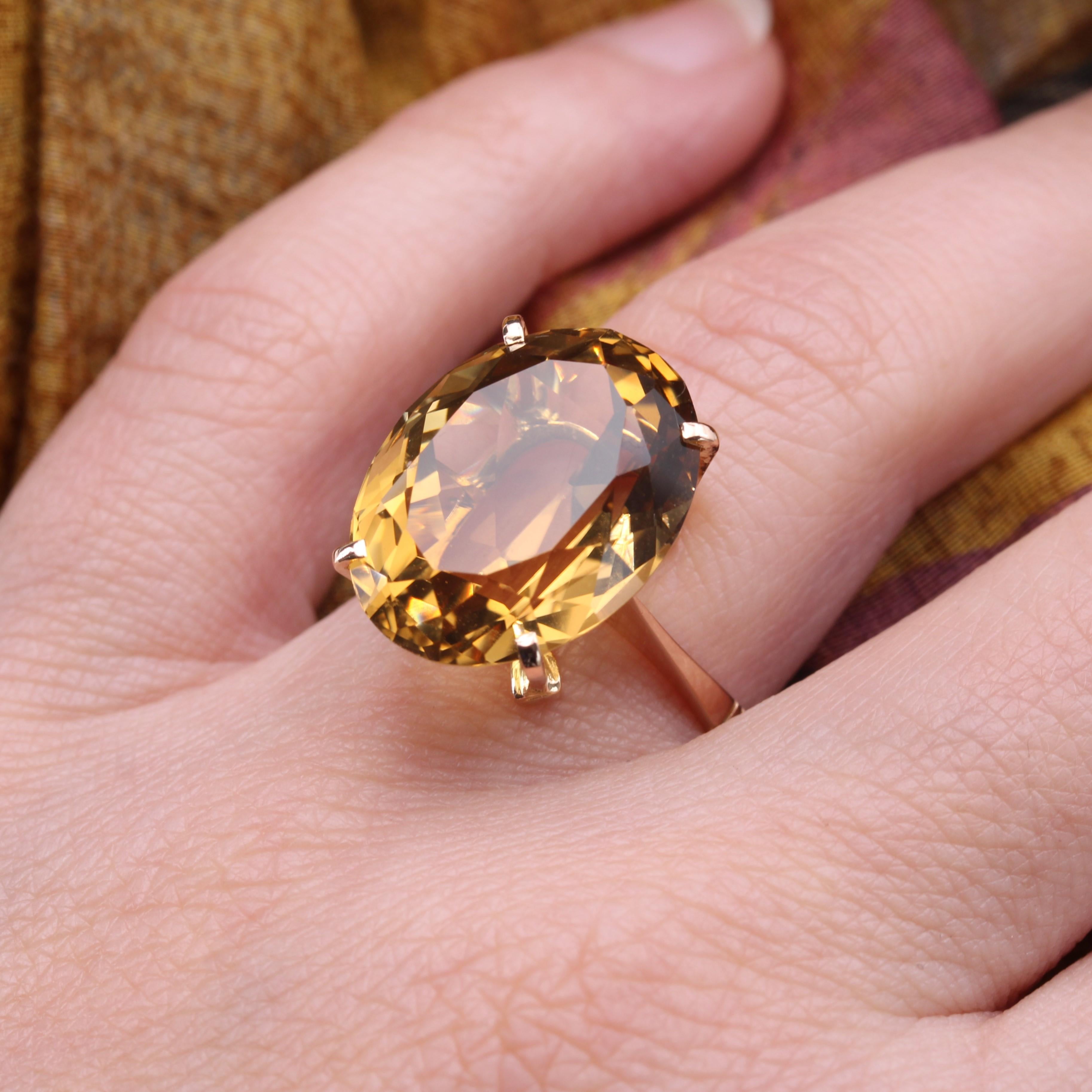 1960s 12 Carats Citrine 18 Karat Yellow Gold Cocktail Ring For Sale 8