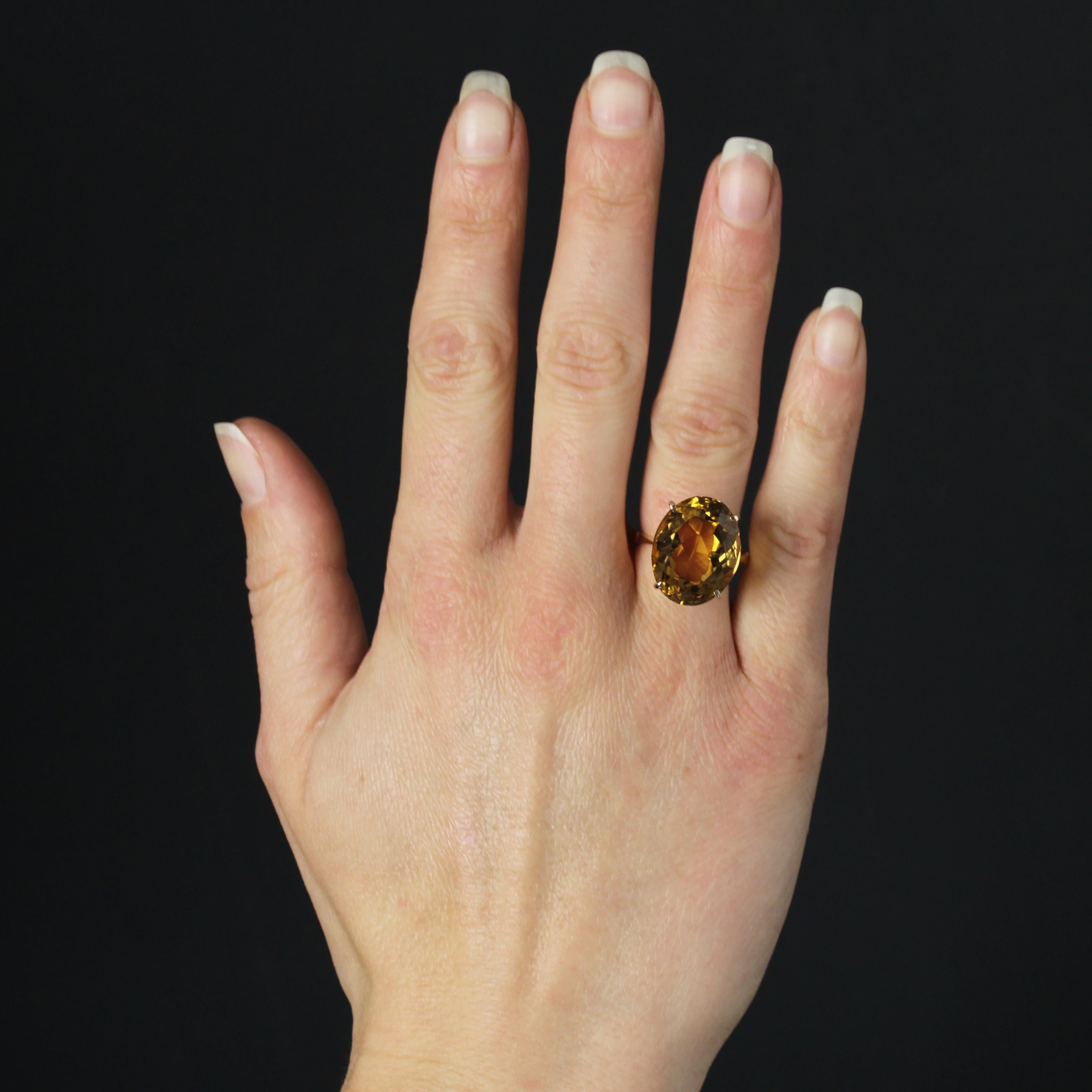 Ring in 18 karat yellow gold.
This vintage ring features a faceted oval citrine held in place by 4 sharpened claws on a raised basket.
Weight of the citrine : 12 carats approximately. 
Height : 18 cm approximately, width : 14,2 mm, thickness : 10,8