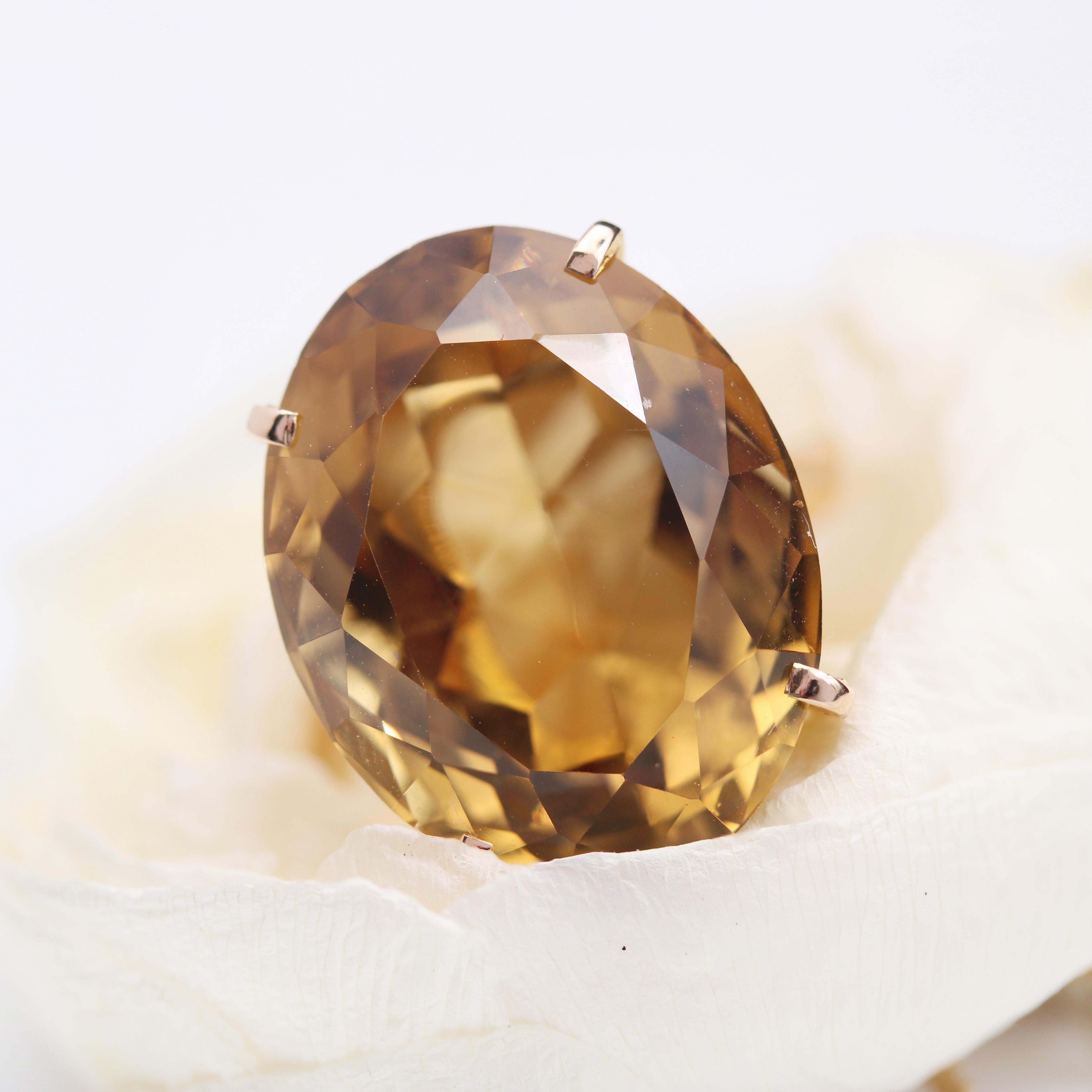 Retro 1960s 12 Carats Citrine 18 Karat Yellow Gold Cocktail Ring For Sale