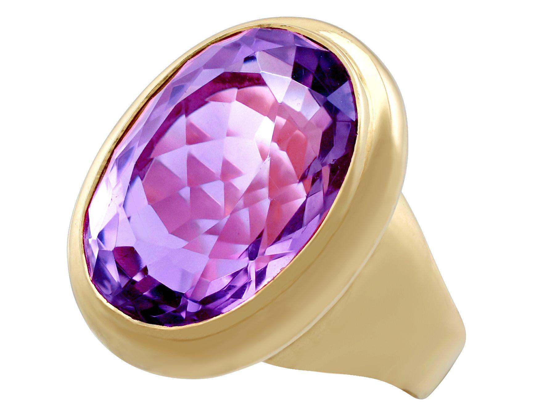 1960s 13.53 Carat Amethyst and Yellow Gold Cocktail Ring In Excellent Condition In Jesmond, Newcastle Upon Tyne
